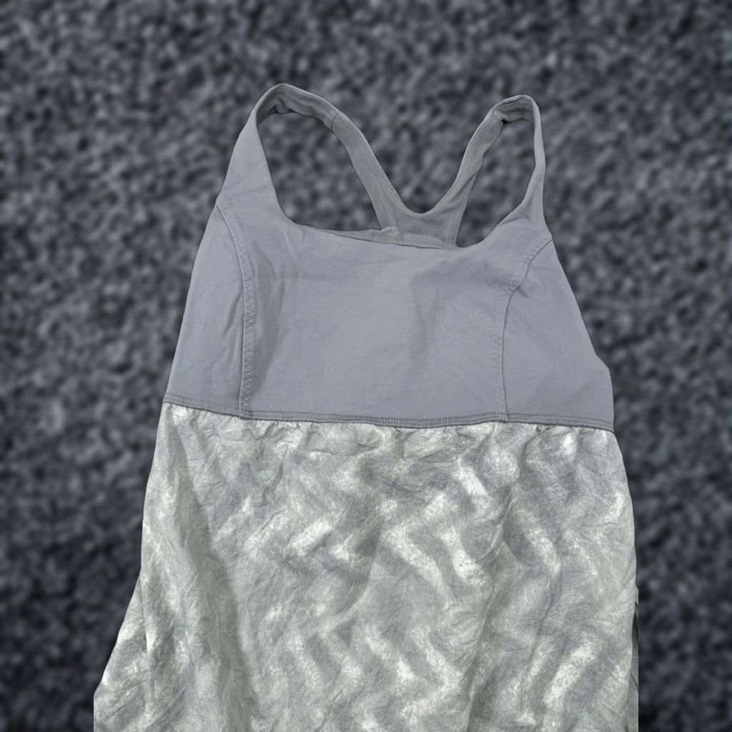 Lululemon Lululemon Tank Top Women's Athletic Size 4 Gray Chevron Pattern Sport Bras Bra Top Pullover" Size S / US 4 / IT 40 - 1 Thumbnail