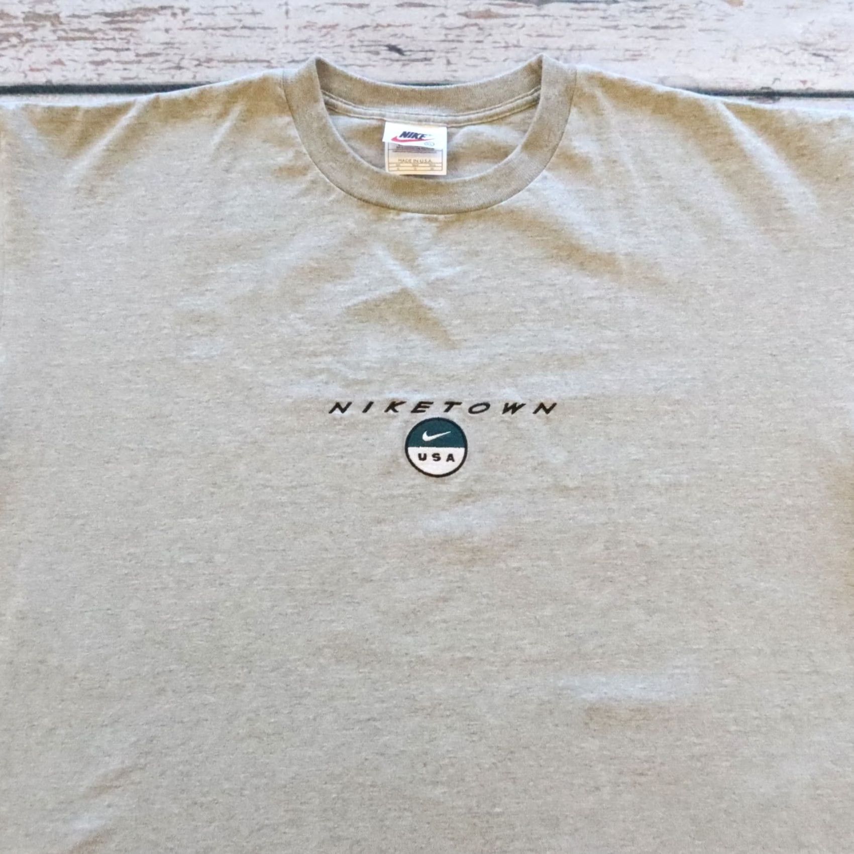 Nike Vintage Nike Town USA T-Shirt XL Gray Men's XL T-Shirt 90s Nike Town USA Tshirt Tee Shirt Pre-owned Gray Mens XL Vintage 90s Size US XL / EU 56 / 4 - 2 Thumbnail