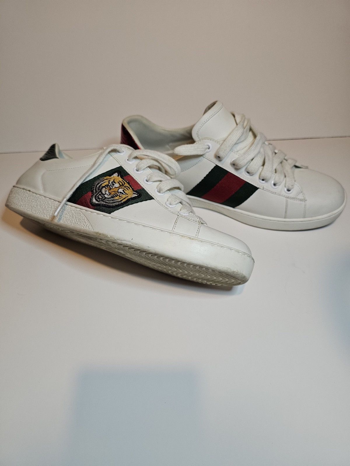 Gucci tiger fashion sneakers womens