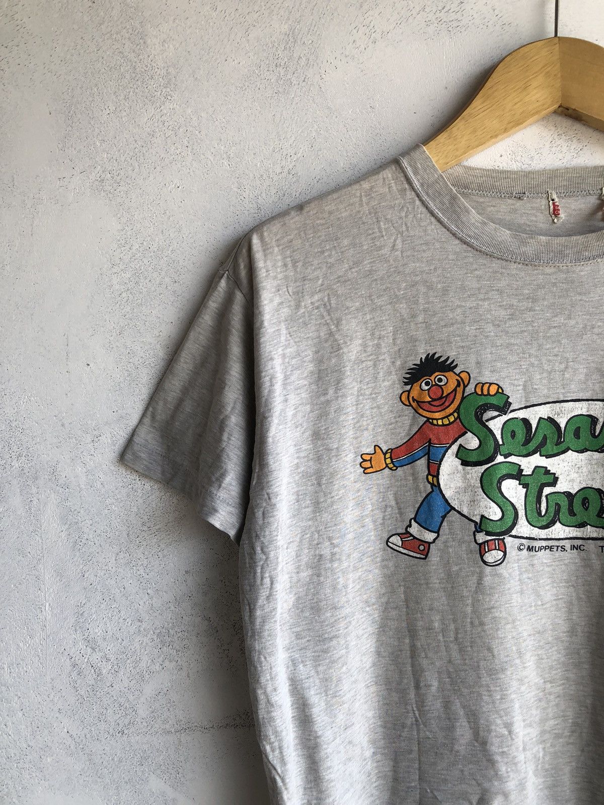 Japanese Brand × Vintage Vintage 90s Sesame Street Big Logo Tshirt Size US M / EU 48-50 / 2 - 3 Thumbnail