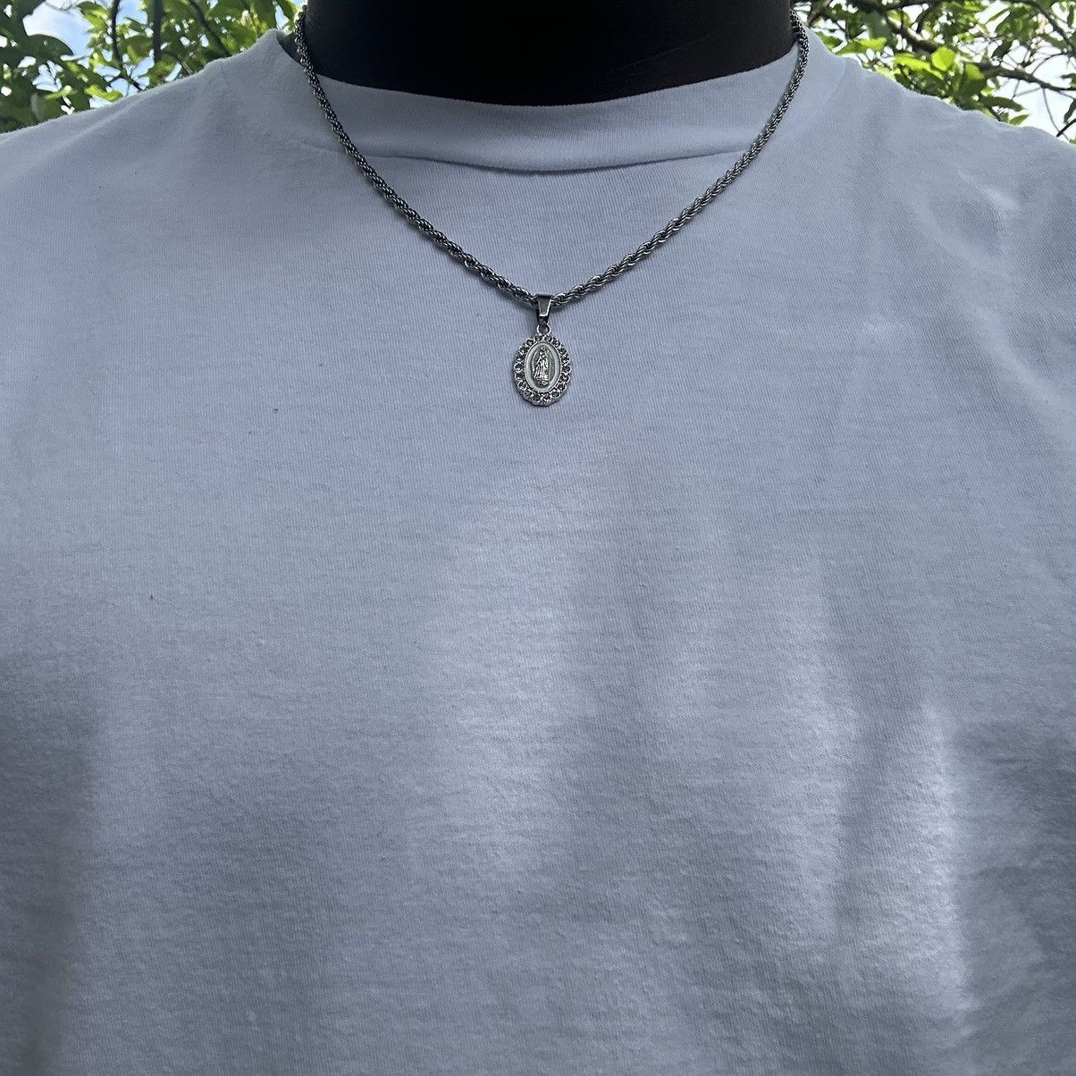 Vintage Vintage Retro Streetwear Virgin Mary pendant Size ONE SIZE - 1 Preview