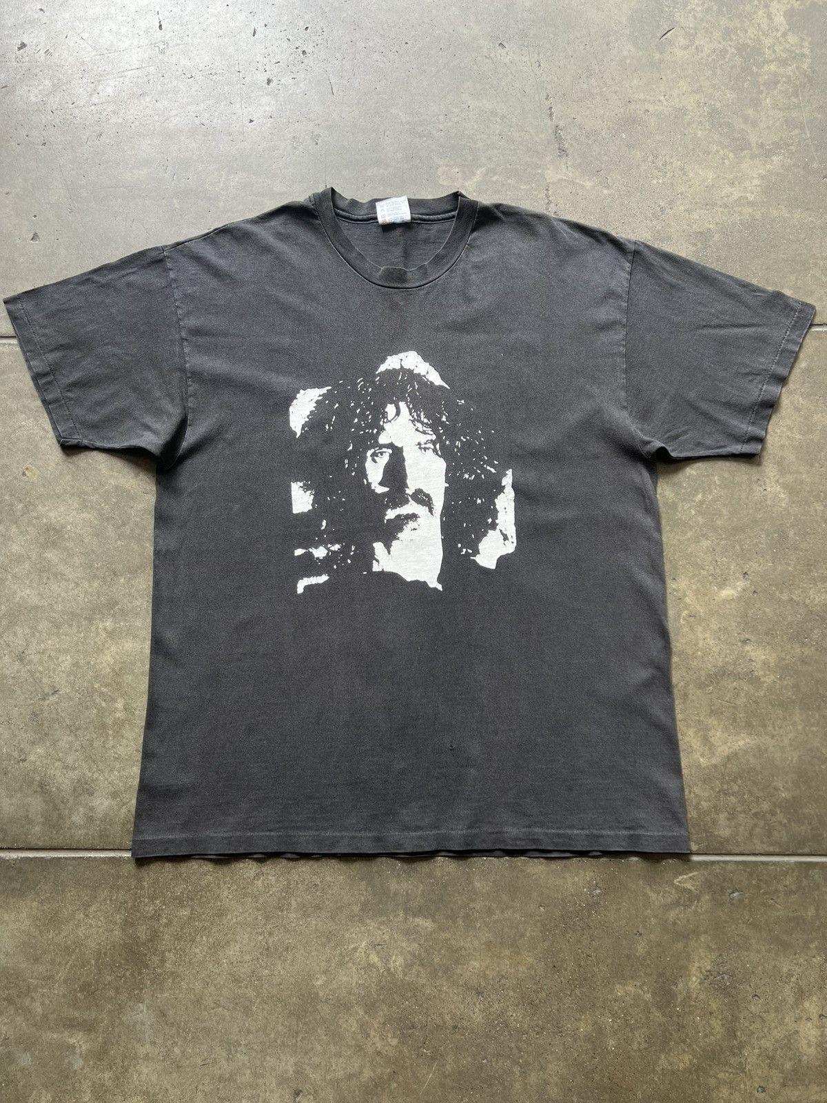 Band Tees × Vintage ‘90s Frank Zappa And The Mothers Of Invention Tee Shirt Size US XL / EU 56 / 4 - 1 Thumbnail