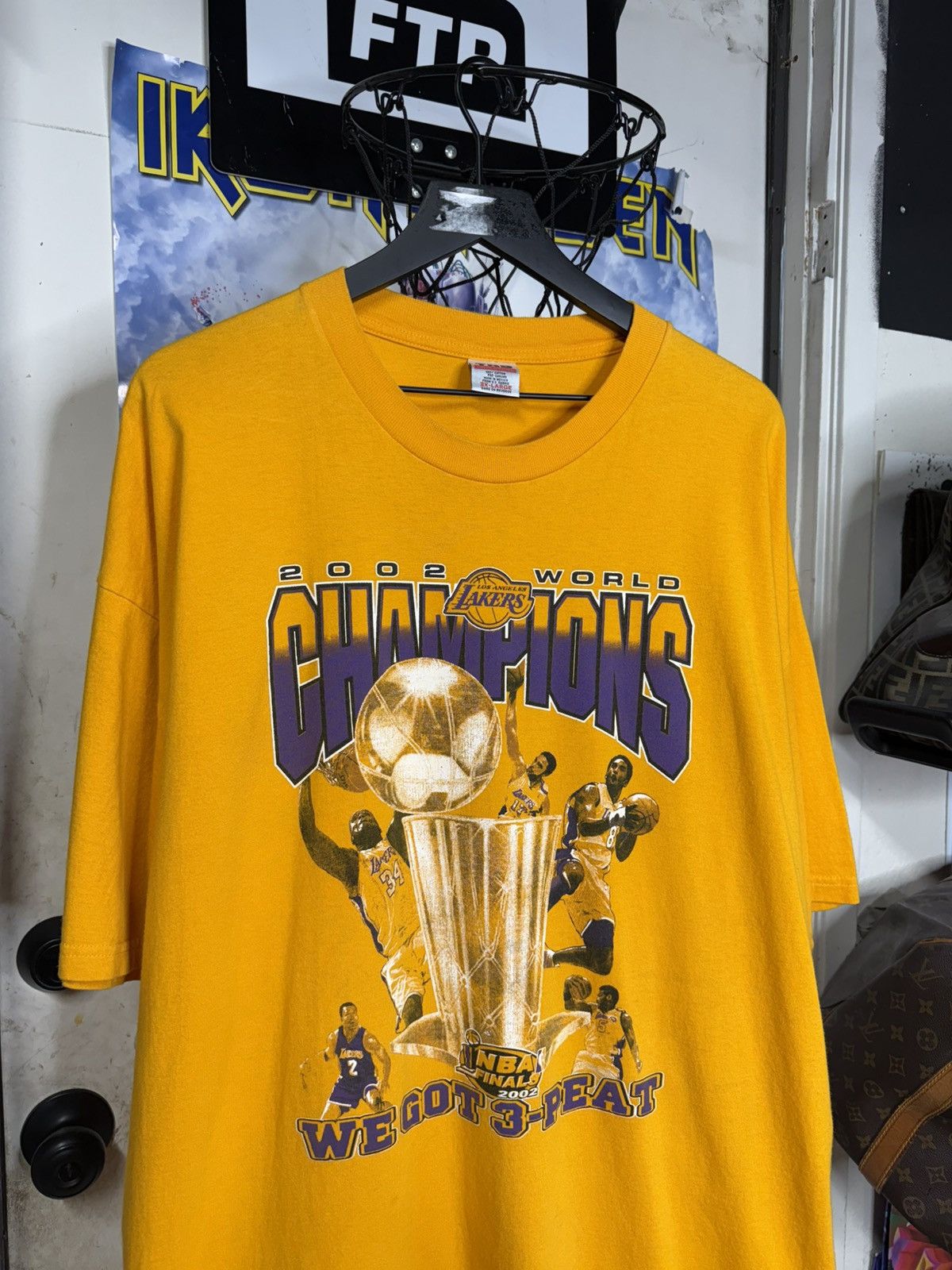 Vintage Vintage 2002 Lakers Championship T-Shirt Vtg Kobe Tee 2XL Size US XXL / EU 58 / 5 - 1 Thumbnail