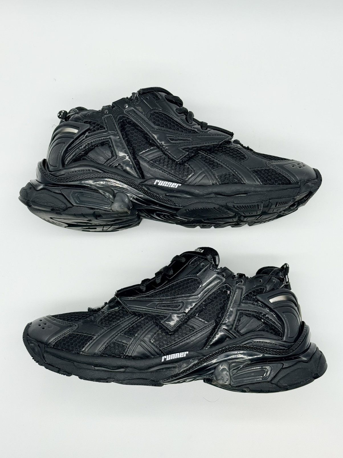 Balenciaga Size 9 - Balenciaga Runner Sneaker Black Size US 9 / EU 42 - 2 Thumbnail