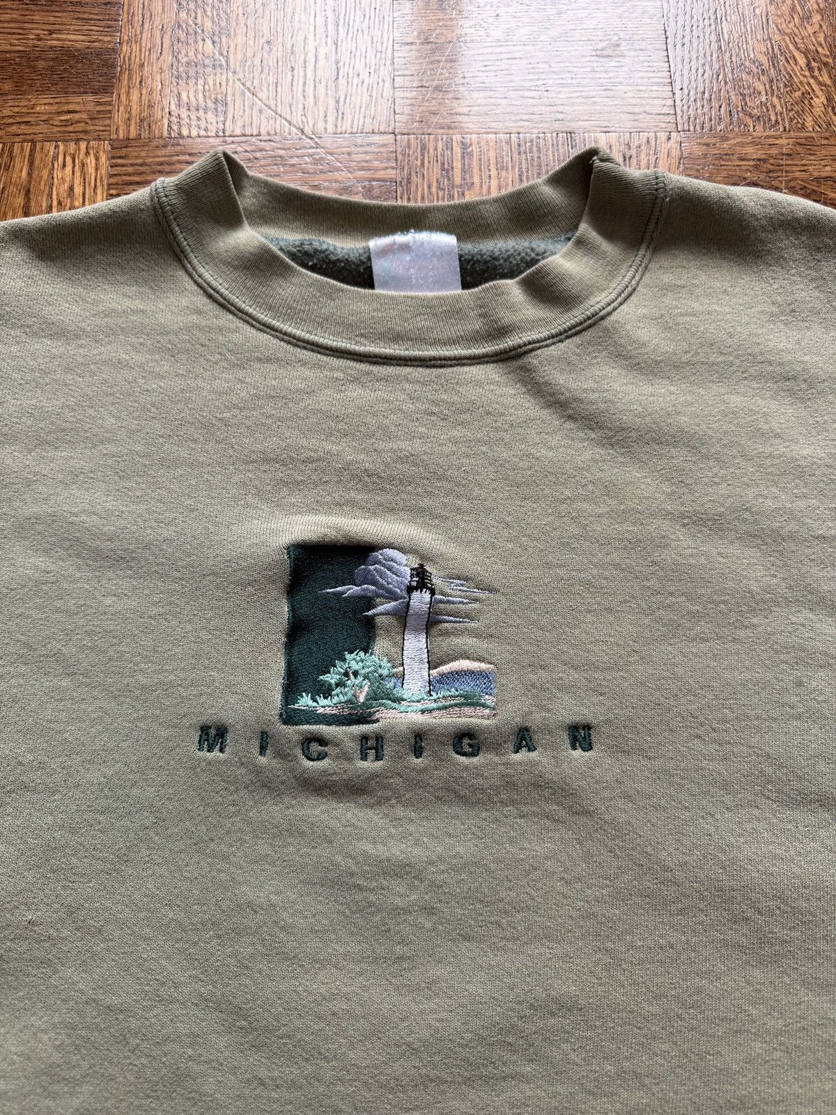 Vintage Vintage 90s Michigan Lighthouse Embroidered Sweatshirt Size US M / EU 48-50 / 2 - 2 Thumbnail