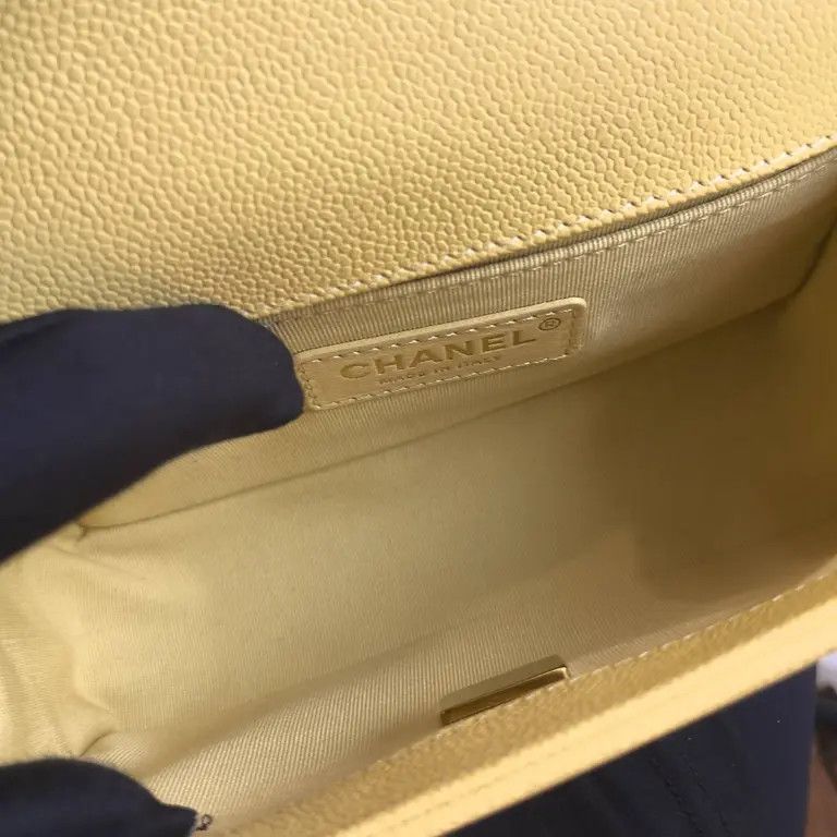 Chanel os11x0126 Size: OS / Shoulder Bag in Yellow Size ONE SIZE - 6 Thumbnail