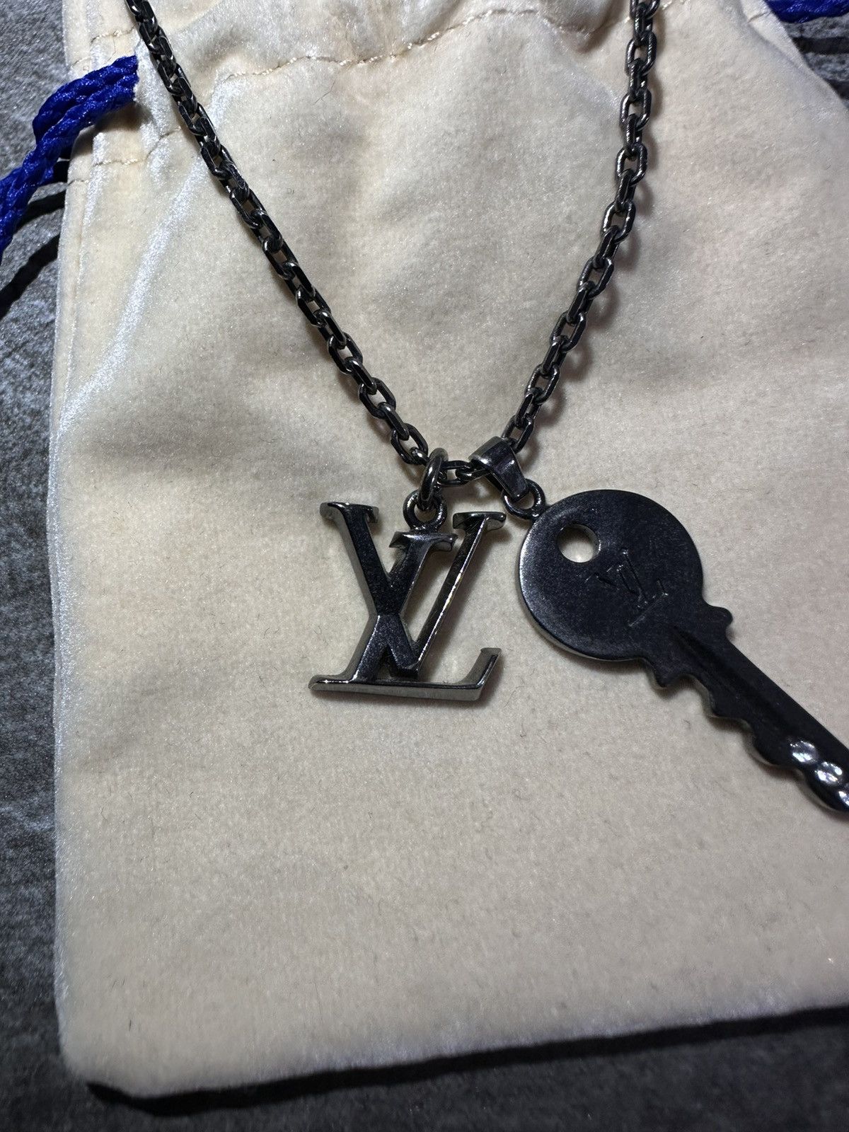 Louis Vuitton Key LV Necklace Size ONE SIZE - 3 Thumbnail