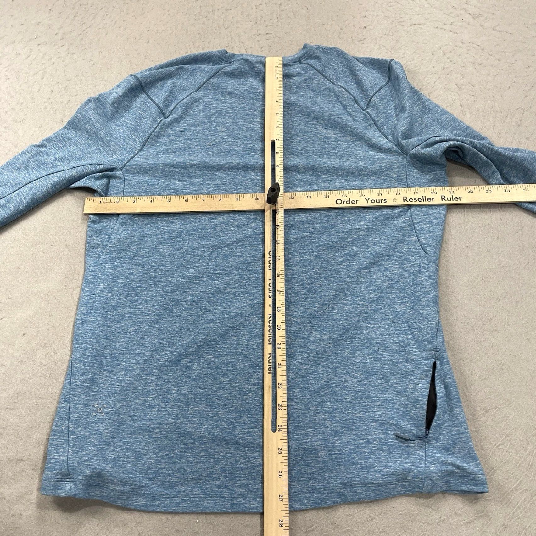 Lululemon Lululemon Shirt Mens Large Blue Surge Warm Crewneck Solid Gym Active Reflective Size US L / EU 52-54 / 3 - 7 Thumbnail