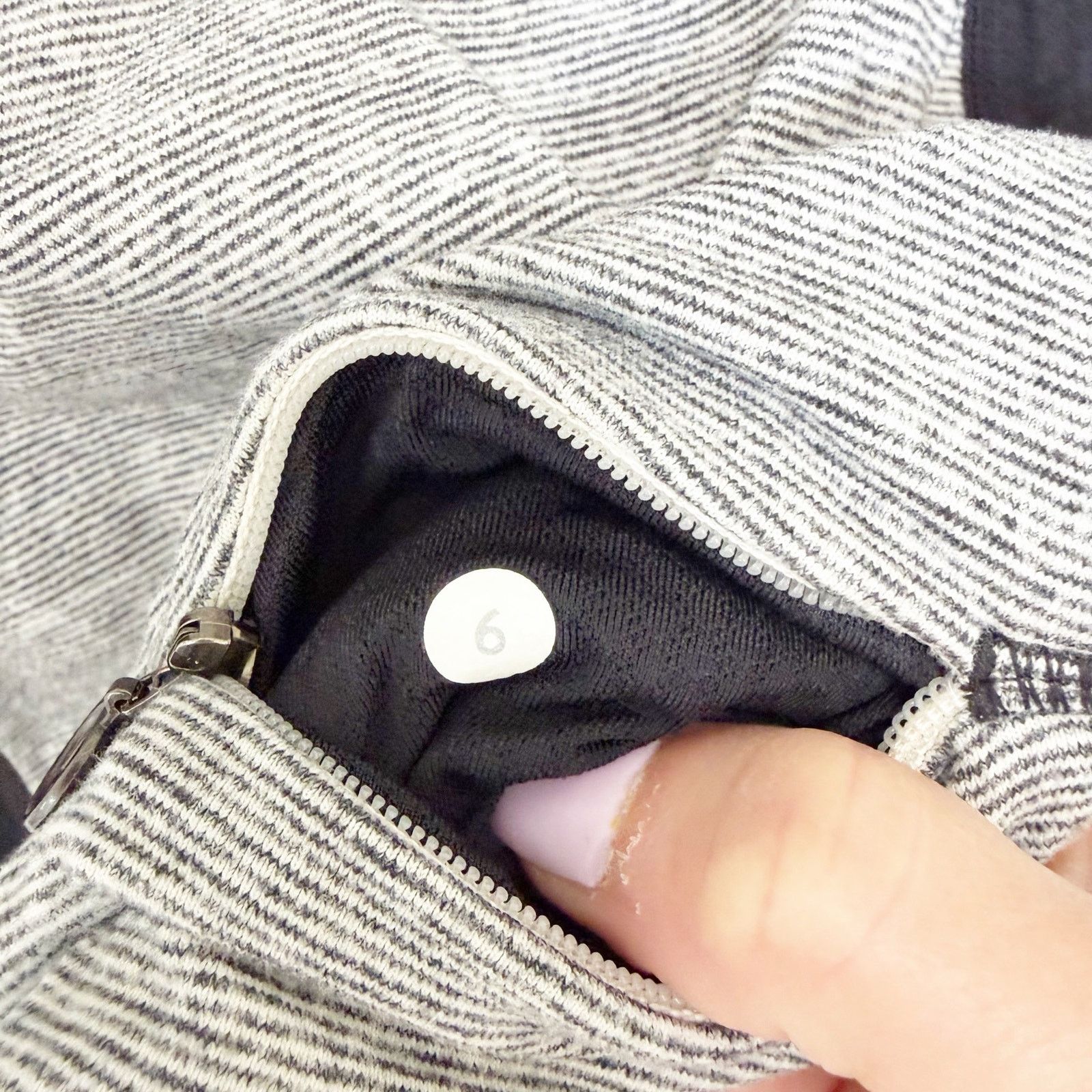 Lululemon Lululemon Full Tilt Gray Black Long Sleeve Shirt Sz 6 Size S / US 4 / IT 40 - 4 Thumbnail