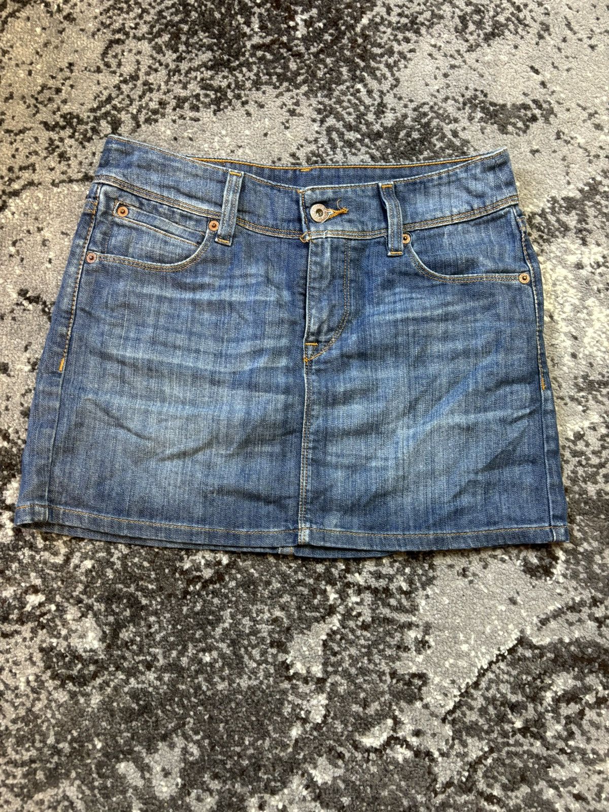 Levi's × Vintage Vintage Levi’s mini denim skirt y2k style Size 30" / US 8 / IT 44 - 2 Thumbnail