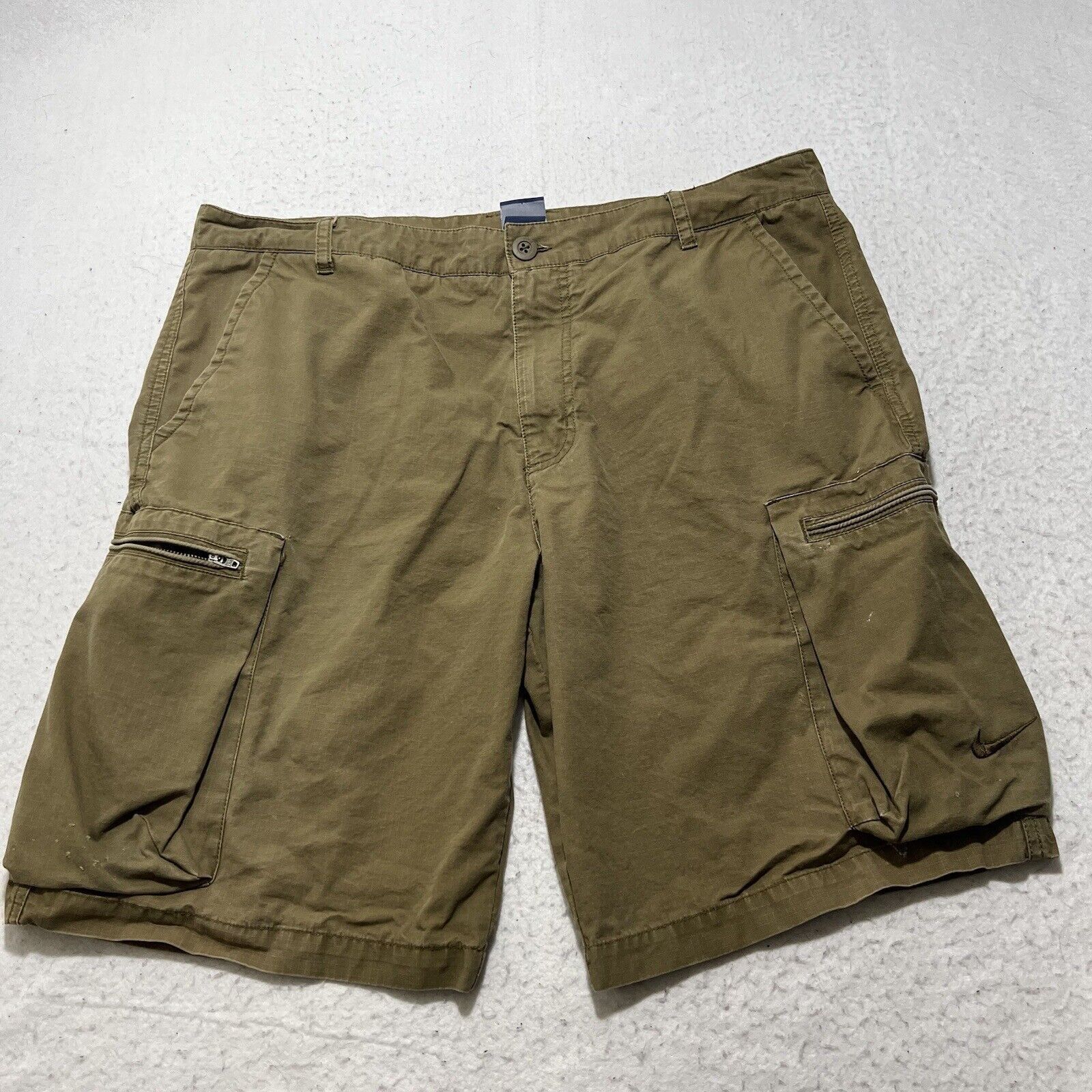 Nike Nike Men's 38 Cargo Pocket 10" Inseam Shorts Olive Green Size US 38 / EU 54 - 1 Thumbnail