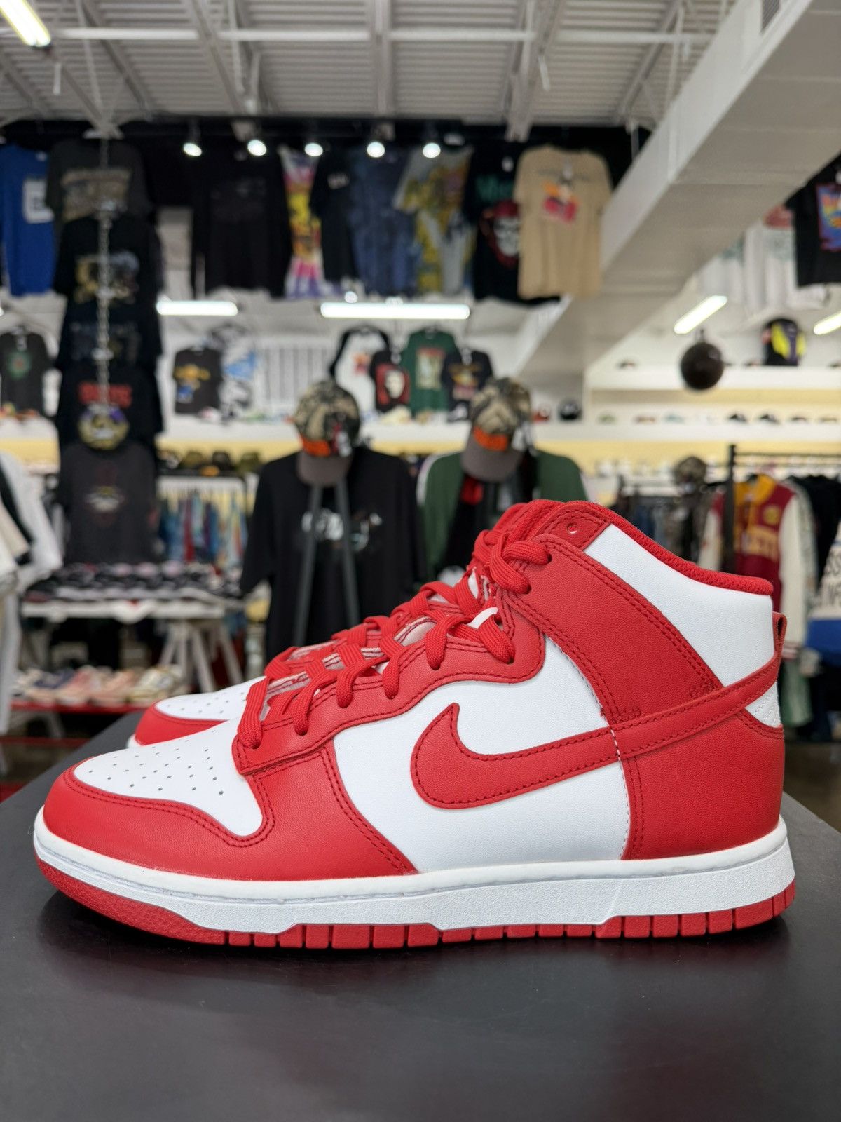 Nike Nike Dunk High Championship Red Size 8.5 (2022) Size US 8.5 / EU 41-42 - 7 Thumbnail