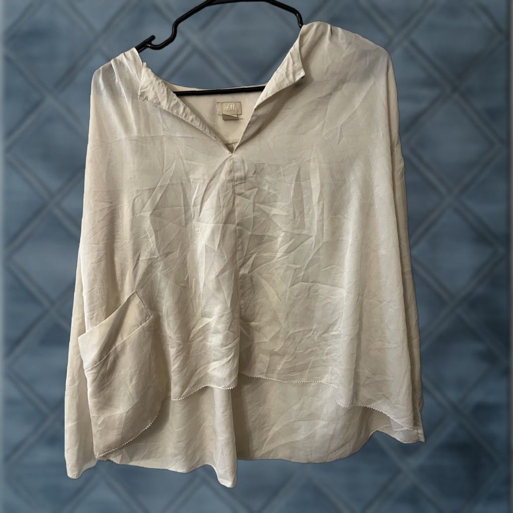 H&M VINTAGE H&M Blouse Shirt Womens Long Sleeve V-Neck Ivory Size 4 Adult Womens 1990s Cream Down? Size S / US 4 / IT 40 - 1 Thumbnail