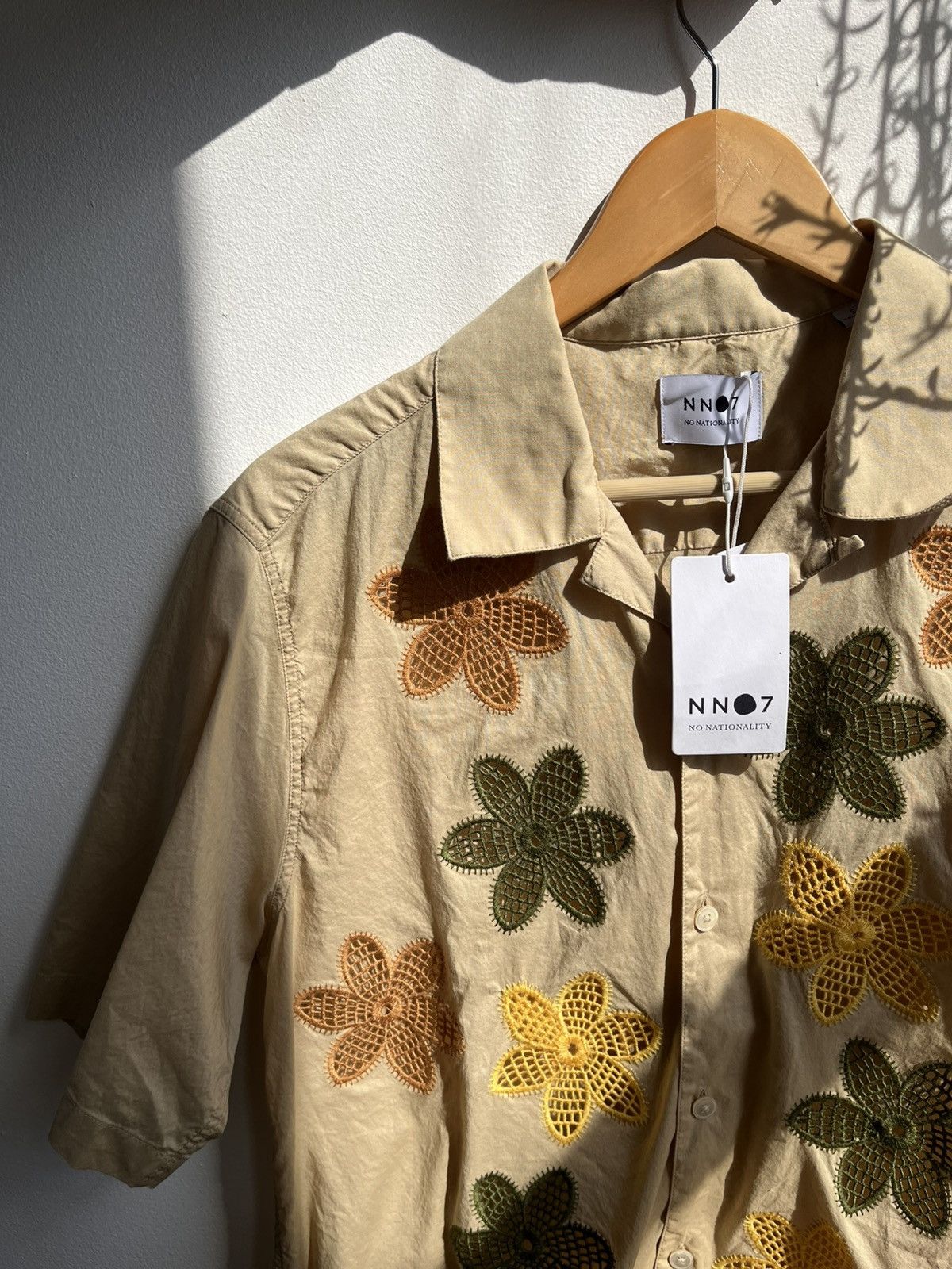 NN07 NN07 Julio stitched flower cream short sleeve Size US S / EU 44-46 / 1 - 3 Thumbnail