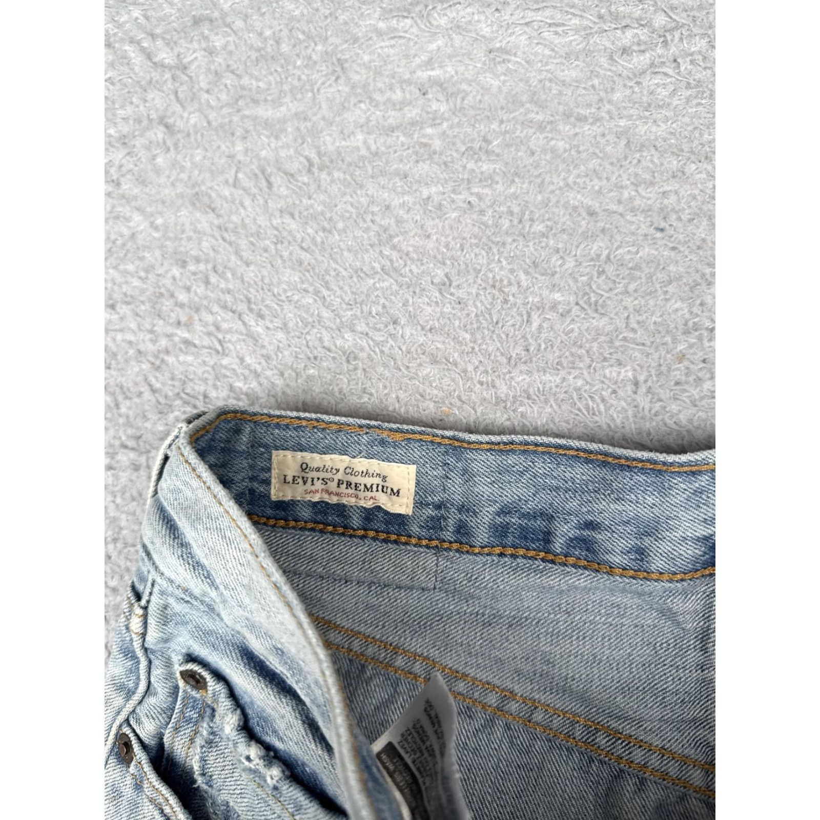 Levi's Levi's Premium 501 Short Women 26 Light Wash Button Fly Distressed Raw Hem Big E Size 26" / US 2 / IT 38 - 7 Thumbnail