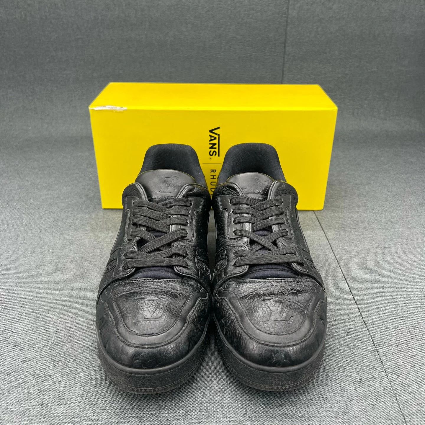 Louis Vuitton LV Trainer Black Embossed Men's 9.5 Good Size US 9.5 / EU 42-43 - 4 Thumbnail