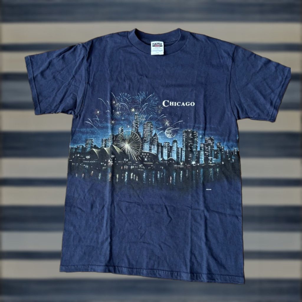 Tultex VINTAGE Chicago Skyline Tourist Souvenir T-Shirt Large Tultex Men Blue 90s 80s Logo Graphic Print Crew Neck Short Sleeve Cotton Polyester Knit Size US L / EU 52-54 / 3 - 1 Thumbnail
