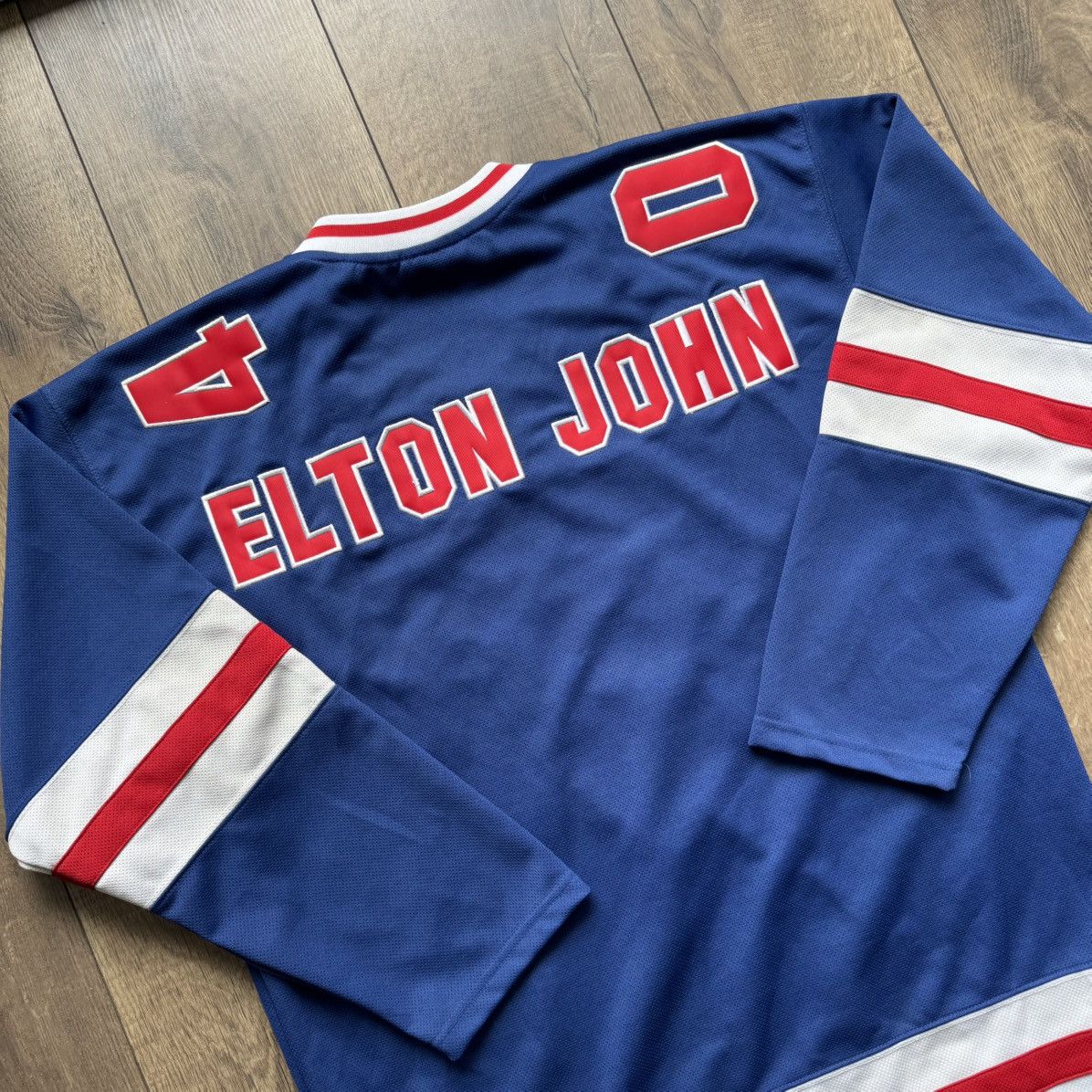 Band Tees Vintage Elton John Hockey Band Jersey Merch 90s NHL rock Size US M / EU 48-50 / 2 - 9 Thumbnail