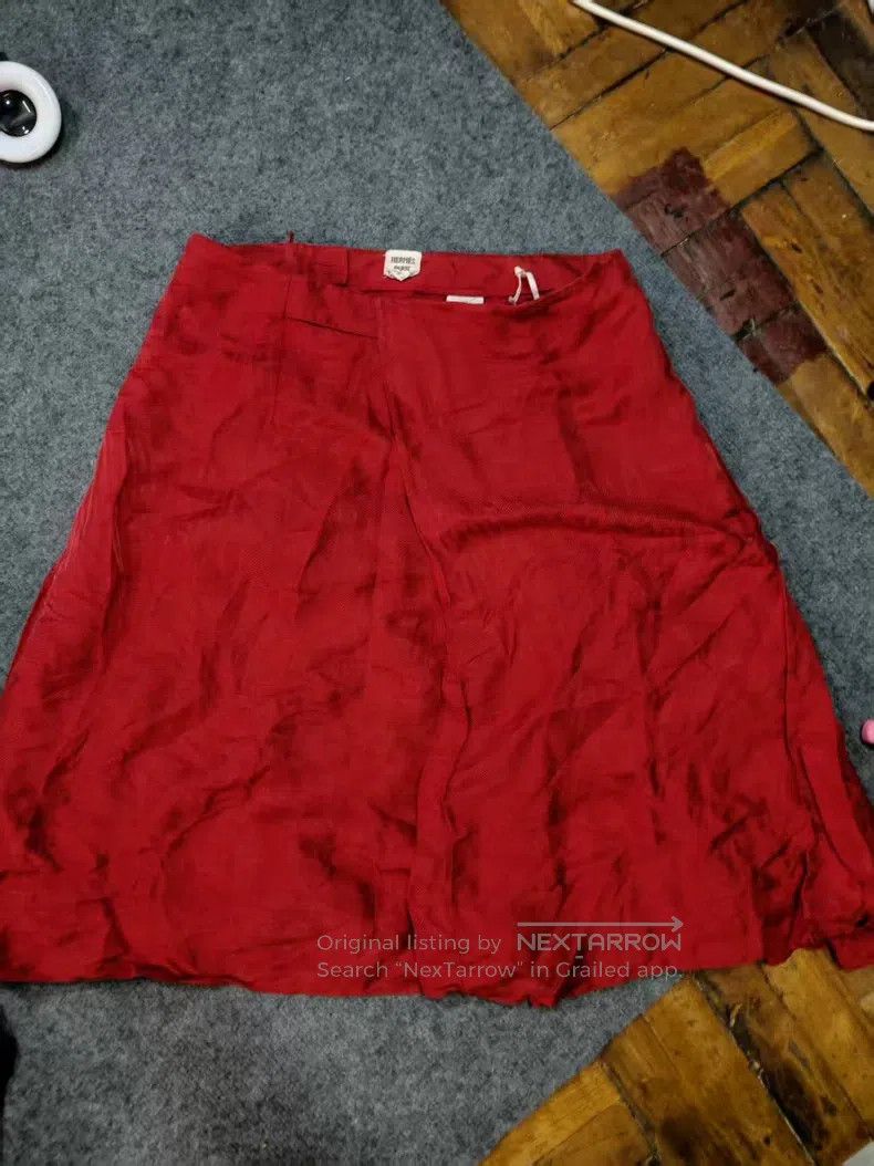 Hermes Hermes Red half-skirt, 100% mulberry silk, classic and ver Size 26" / US 2 / IT 38 - 1 Thumbnail