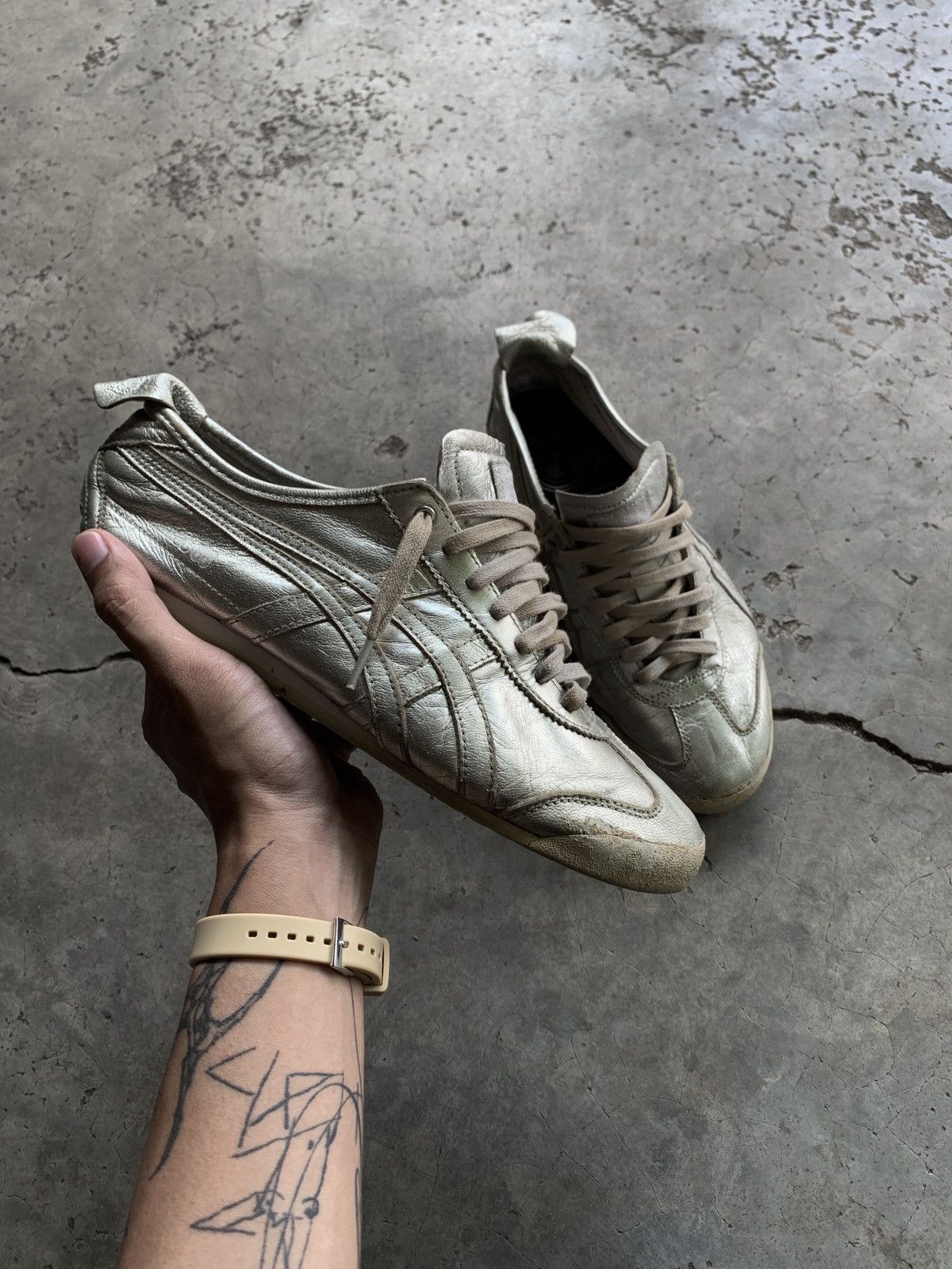 Onitsuka Tiger Thrashed Onitsuka Tiger Mexico 66 Silver Low-Top Sneaker Size US 9 / EU 42 - 4 Thumbnail