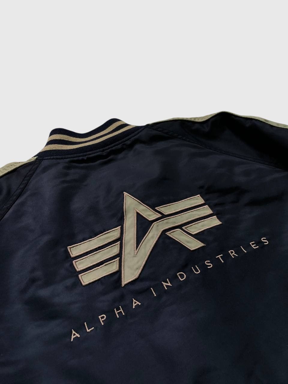 ALPHA INDUSTRIES x BOMBER x VINTAGE