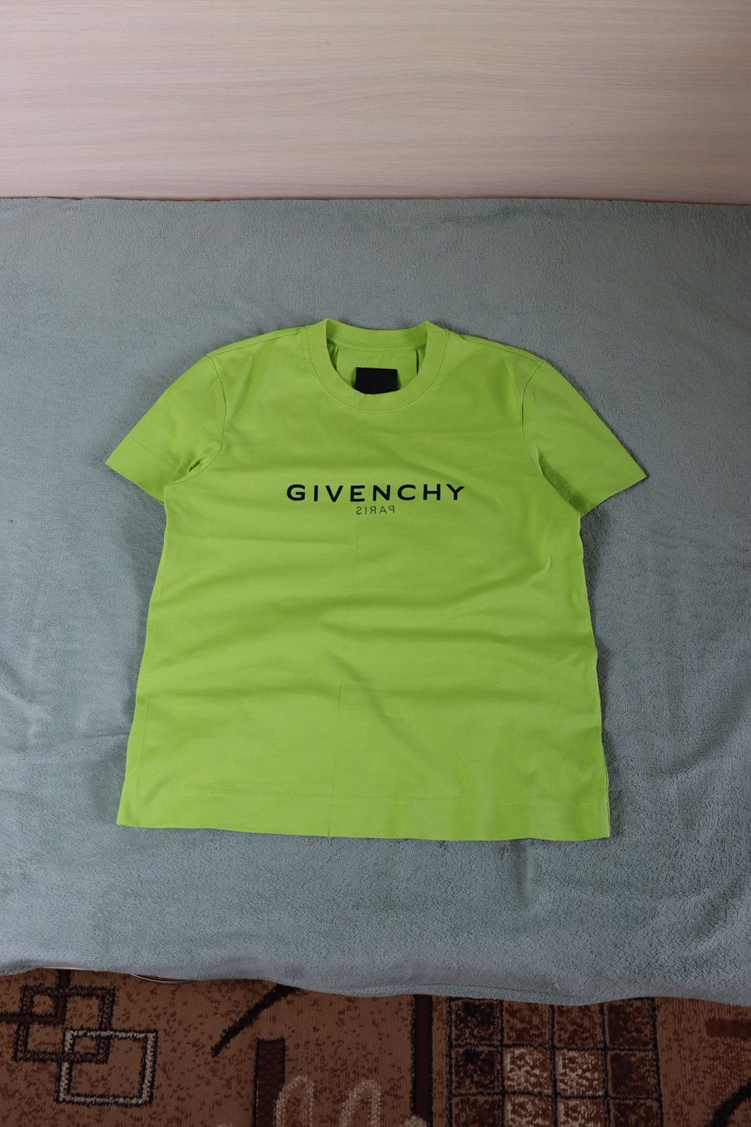 Givenchy Givenchy Reverse Logo T-Shirt Lime Green XS Made in Portugal Size US XS / EU 42 / 0 - 3 Thumbnail