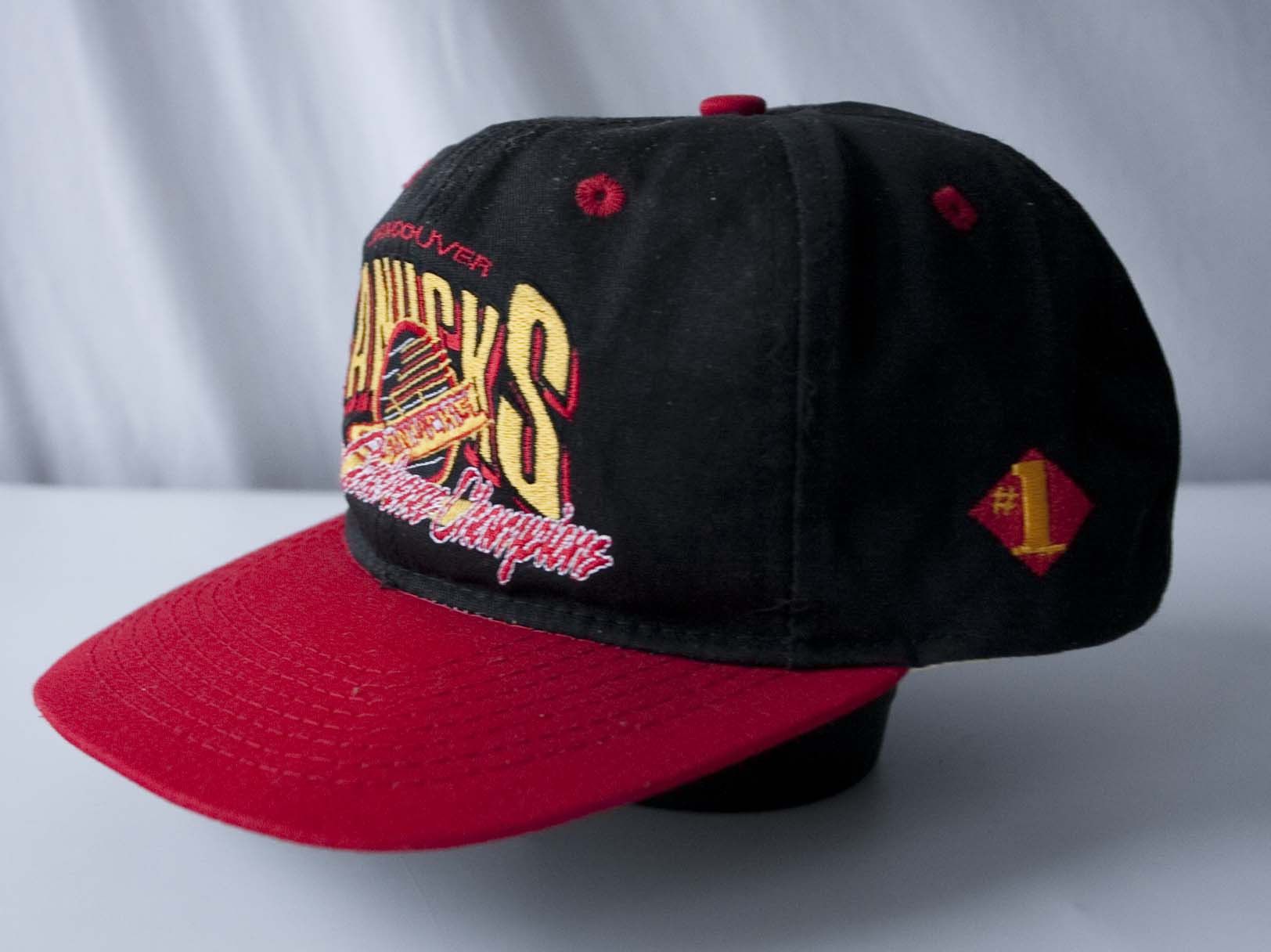 NHL × Vintage Vancouver Canucks Cap Vintage # 1 Apparel Snapback Size ONE SIZE - 3 Thumbnail