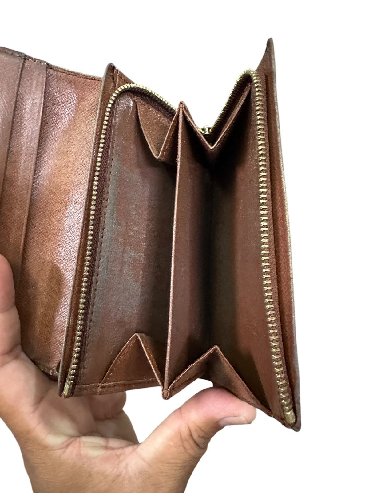 Louis Vuitton AUTHENTIC LOUIS VUITTON WALLET Size ONE SIZE - 9 Thumbnail