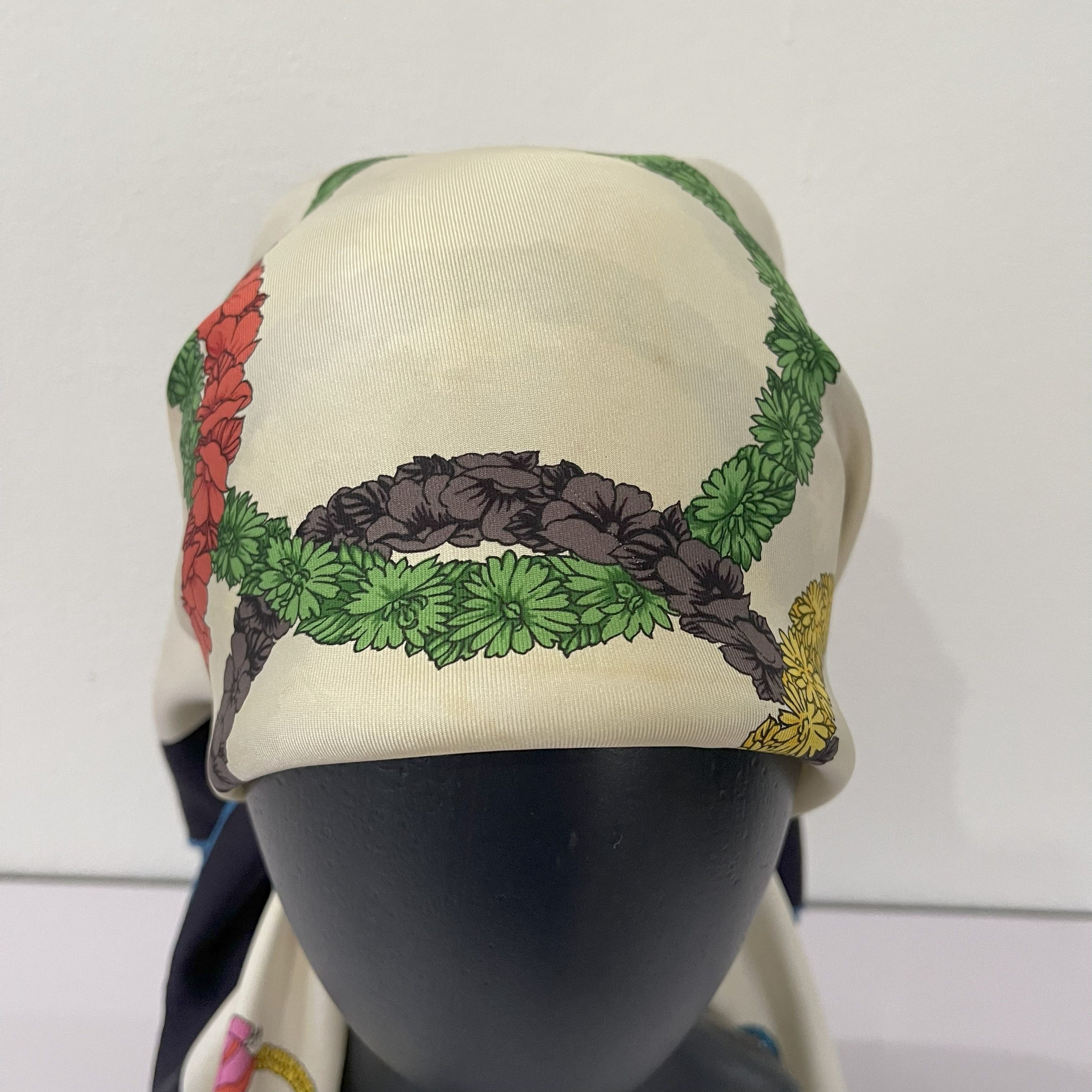 Salvatore Ferragamo Vintage Salvatore Ferragamo Silk Scarf - S7019 Size ONE SIZE - 5 Thumbnail
