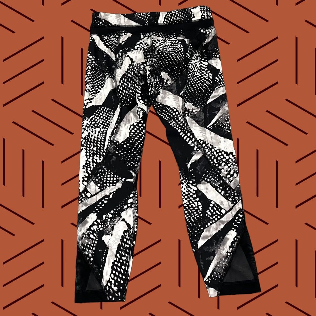 Lululemon LULULEMON Inspire Tight Leggings Womens Size 8 x 25" Black White Abstract Yoga Leggings Size 30" / US 8 / IT 44 - 1 Thumbnail