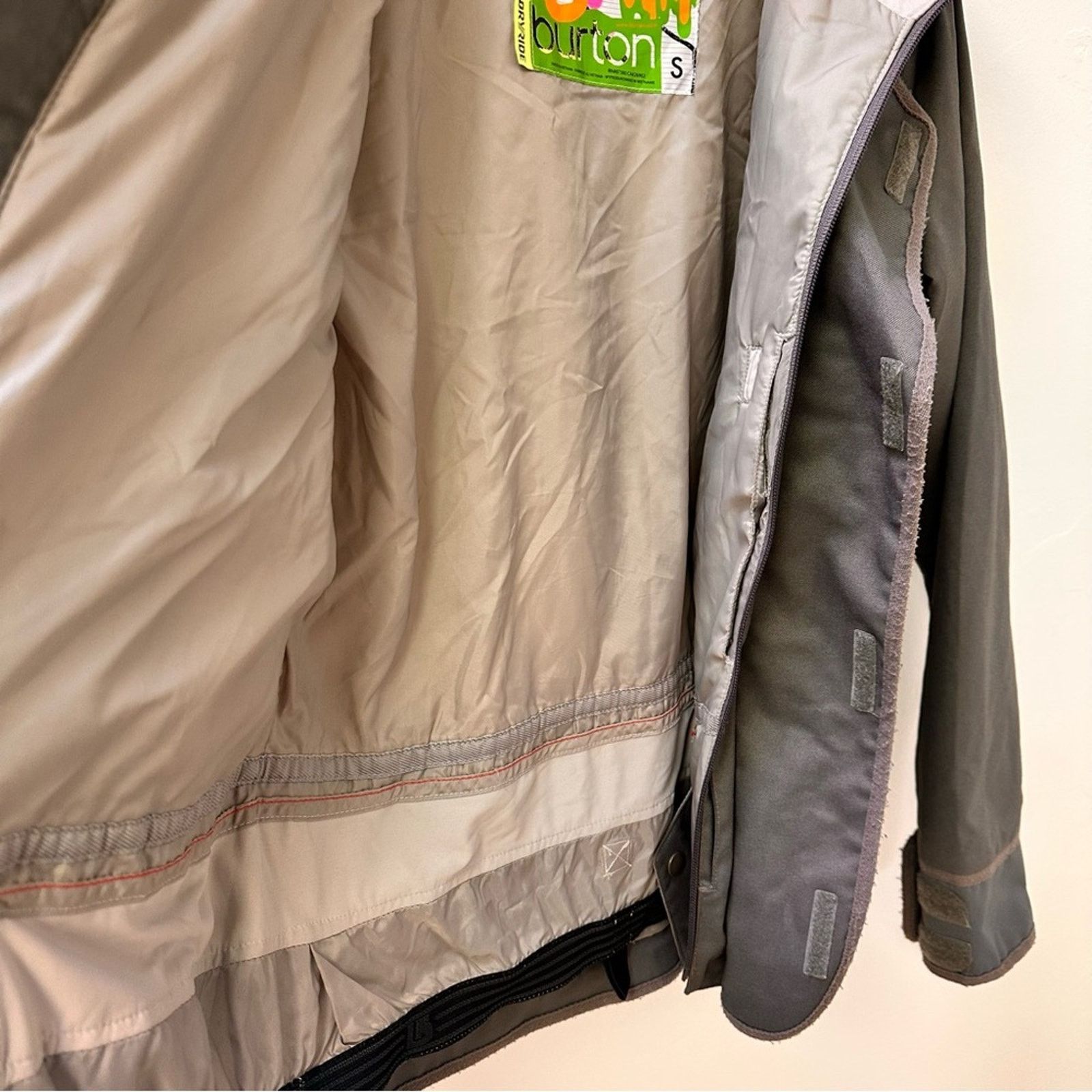 Burton Burton DryRide Snowboard Jacket - Women’s Small - Grey Size S / US 4 / IT 40 - 7 Thumbnail