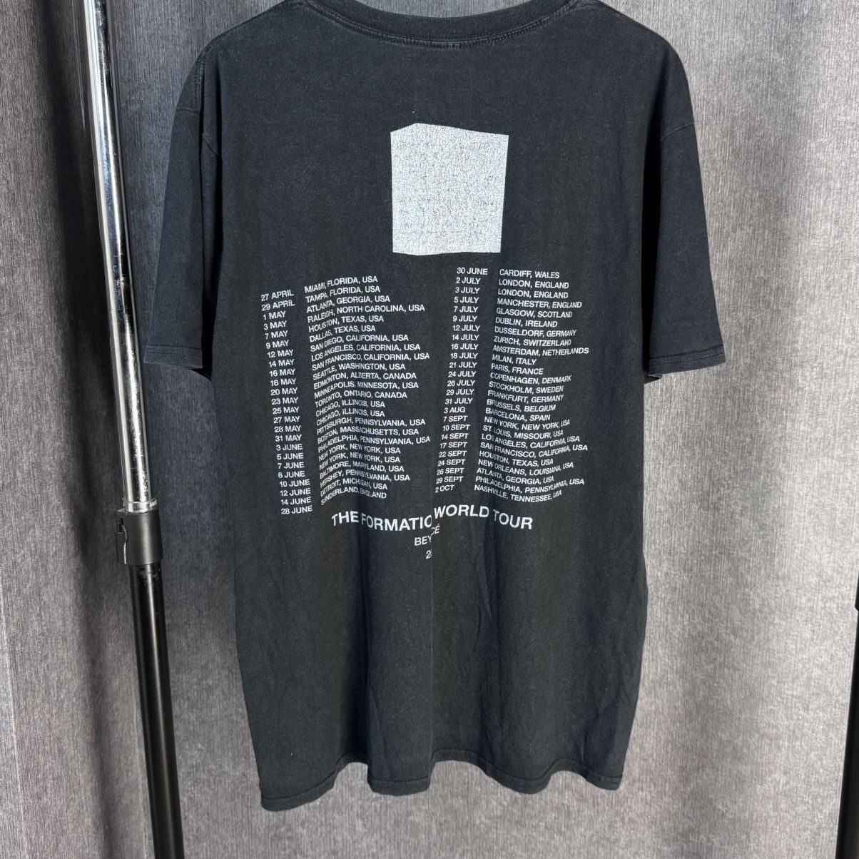 Beyonce Beyoncé tour T-shirt 2016 vintage tee Size L Size US L / EU 52-54 / 3 - 7 Thumbnail