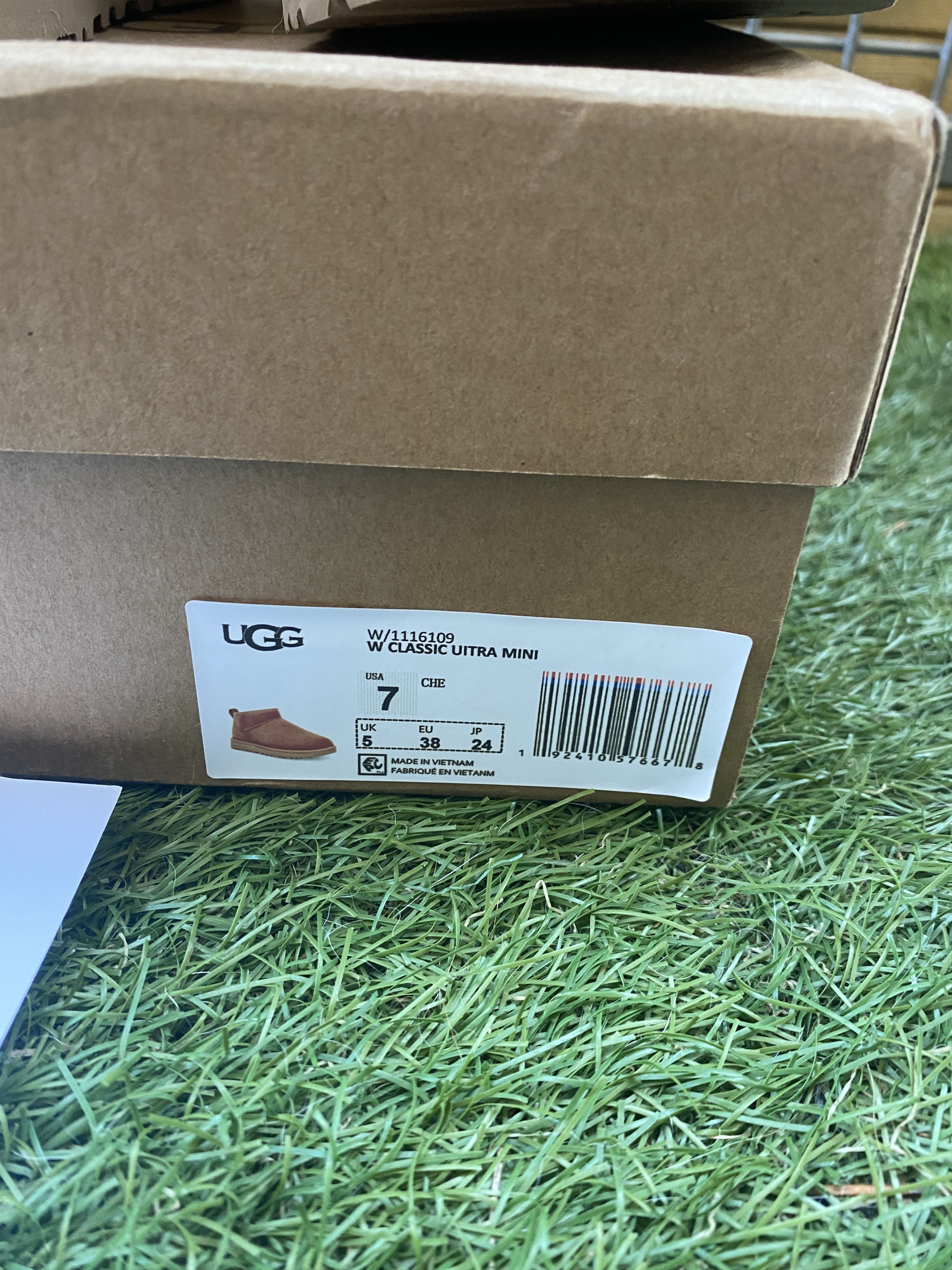 Ugg UGG boots 38 new tags box papers never worn Size US 8 / IT 38 - 2 Thumbnail