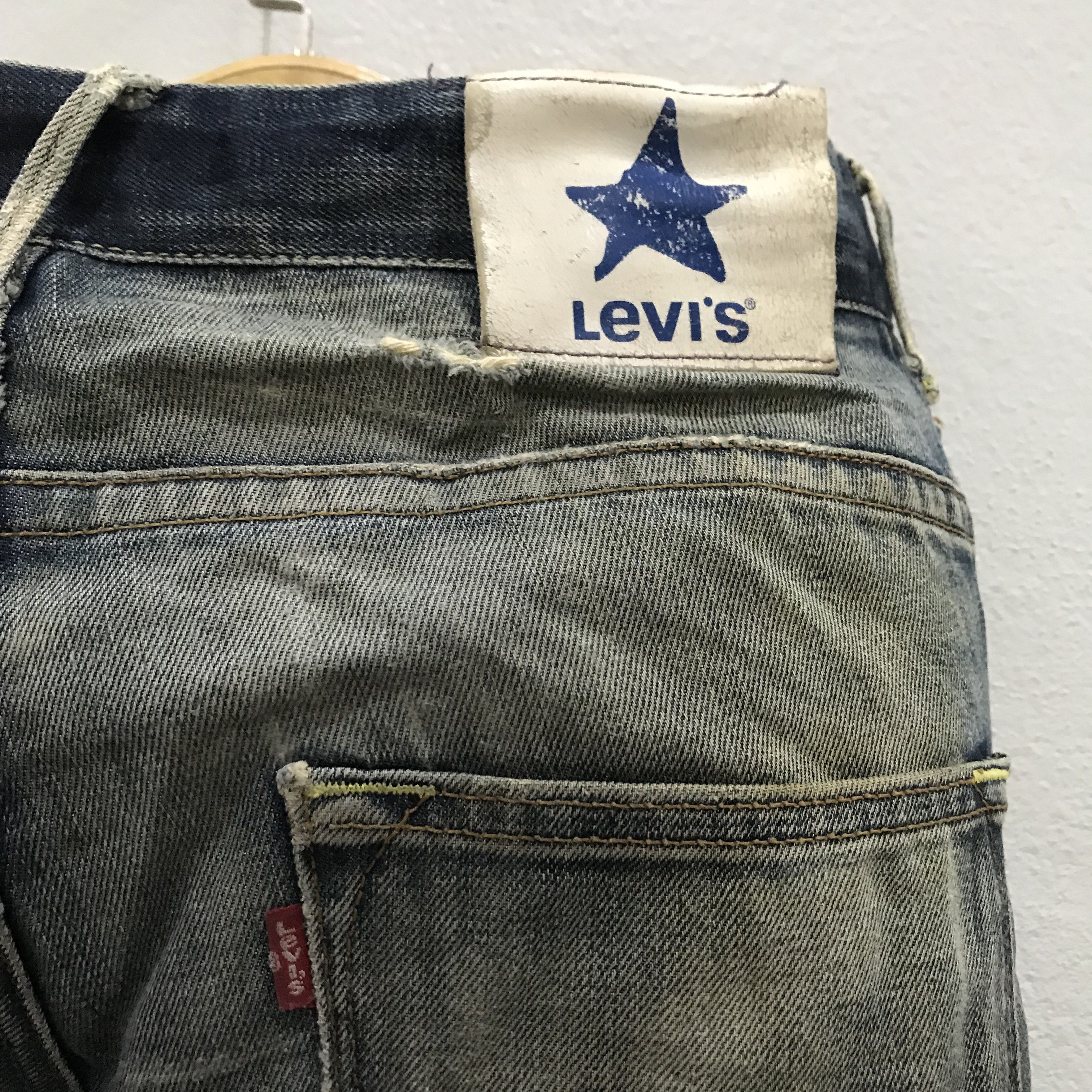 Levi's Vintage Levi’s Distressed Faded Indigo Rugged Stone Washed Size US 33 - 11 Thumbnail