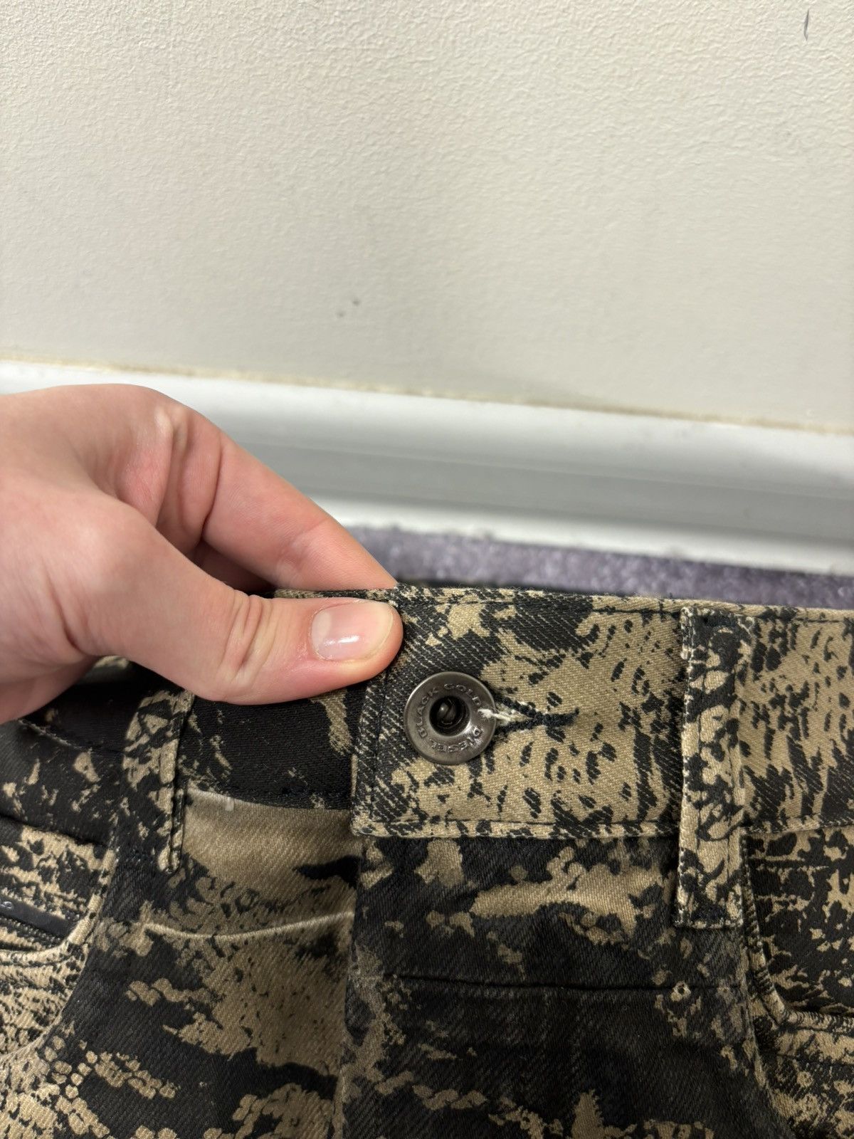 Diesel Black Gold Diesel Black Gold NWT Women’s Y2K Snake Camo Skinny Jeans Size 26" / US 2 / IT 38 - 9 Thumbnail