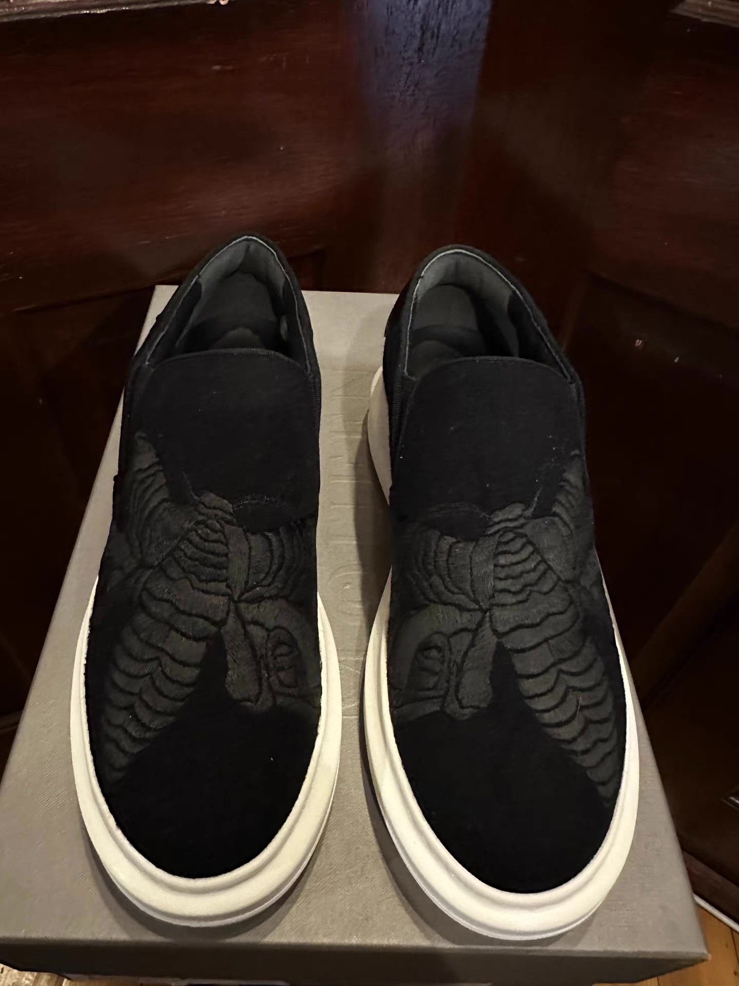 Alexander McQueen Alexander McQueen Butterfly Embroidery Slip-Ons。Ｑ25 Size US 7 / IT 37 - 1 Thumbnail