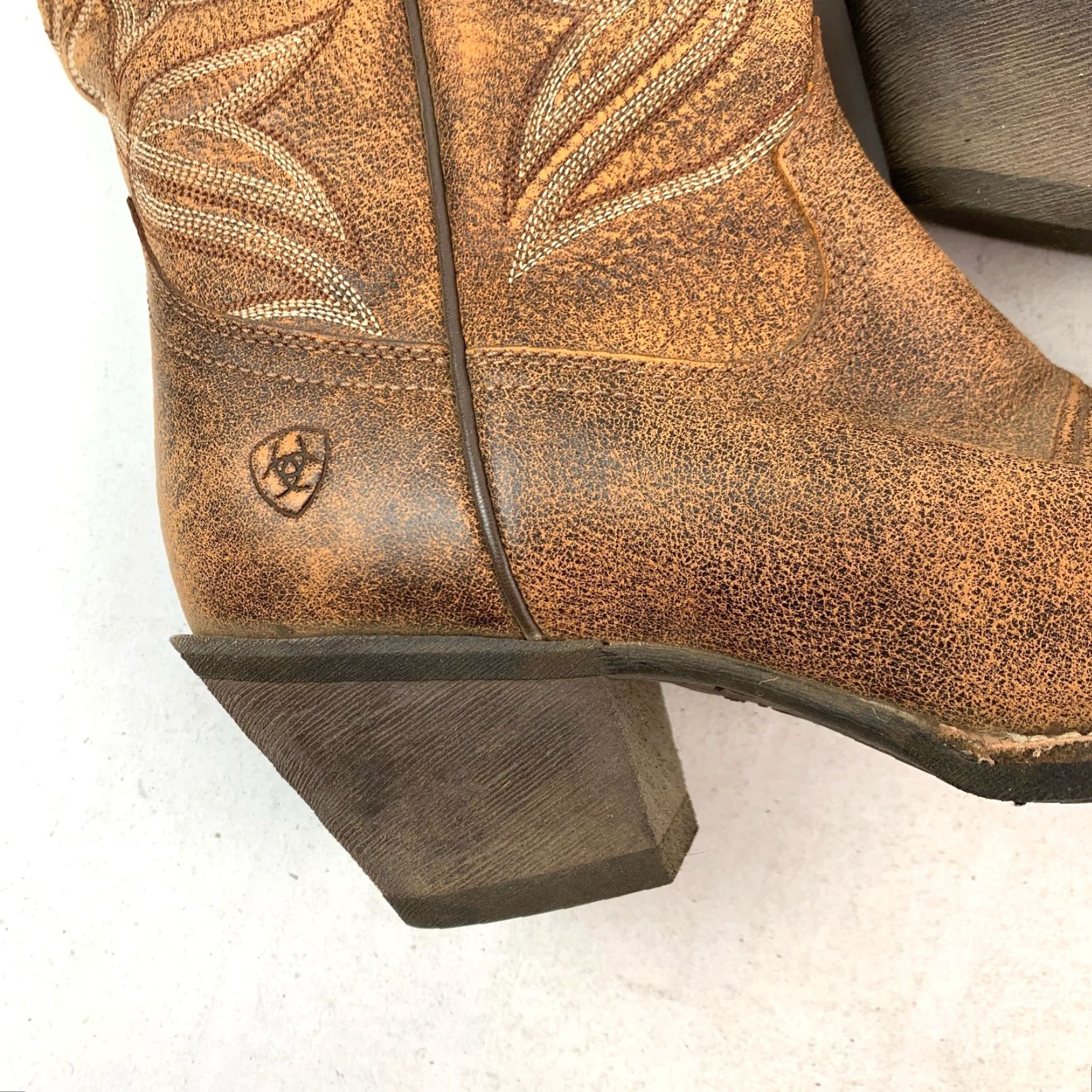 Ariat Ariat Womens Boot Distressed Leather Round Up 10018581 Western Cowboy Leather US 8.5B Brown Shoe Width B Vintage No Day? Size US 9 / IT 39 - 6 Thumbnail