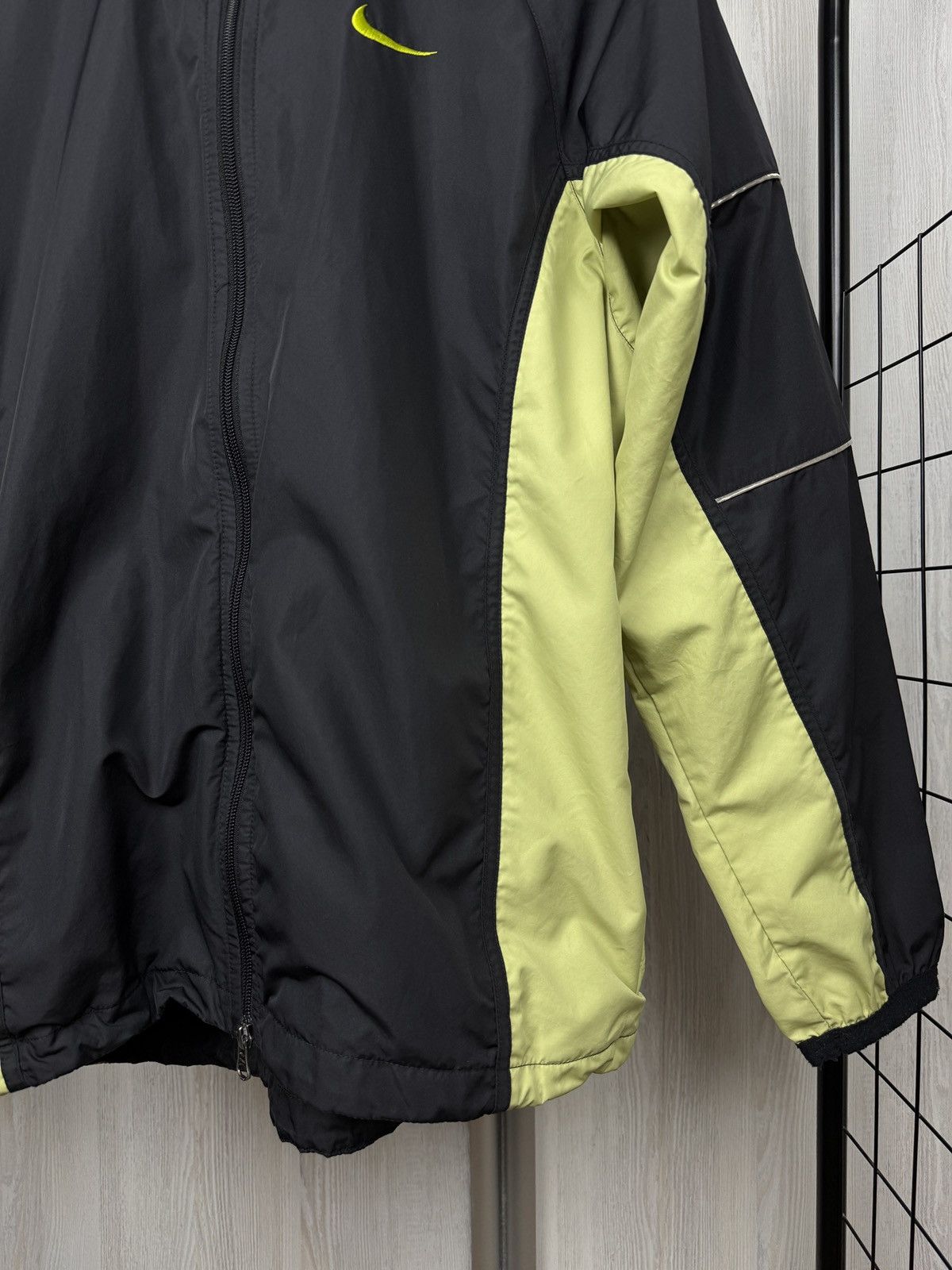 Vintage Nike vintage 90s track top black green light jacket Size US M / EU 48-50 / 2 - 4 Thumbnail