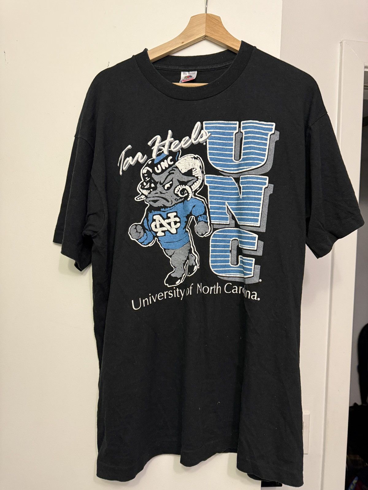 Vintage Vintage T-shirt for sale Size US XL / EU 56 / 4 - 1 Thumbnail