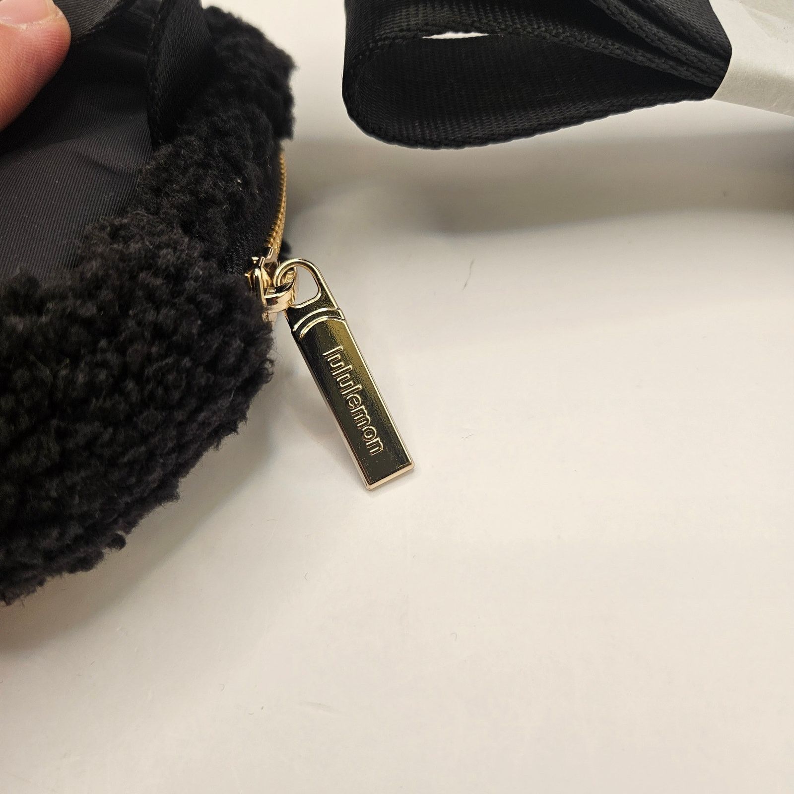 Lululemon LULULEMON 2 LITER EVERYWHERE BELT BAG LARGE BLACK FLEECE NWT Size ONE SIZE - 5 Thumbnail