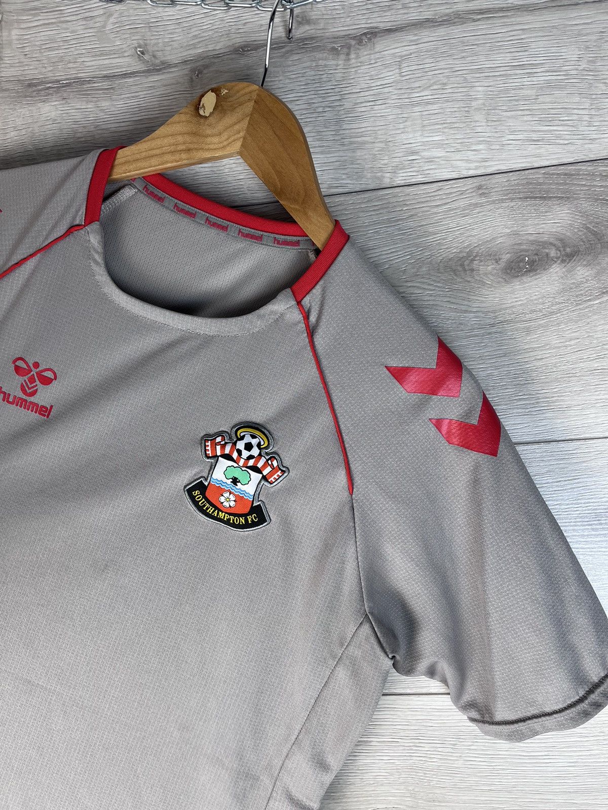 Hummel Men's football T-Shirt Hummel Southampton FC size M Size US M / EU 48-50 / 2 - 7 Thumbnail