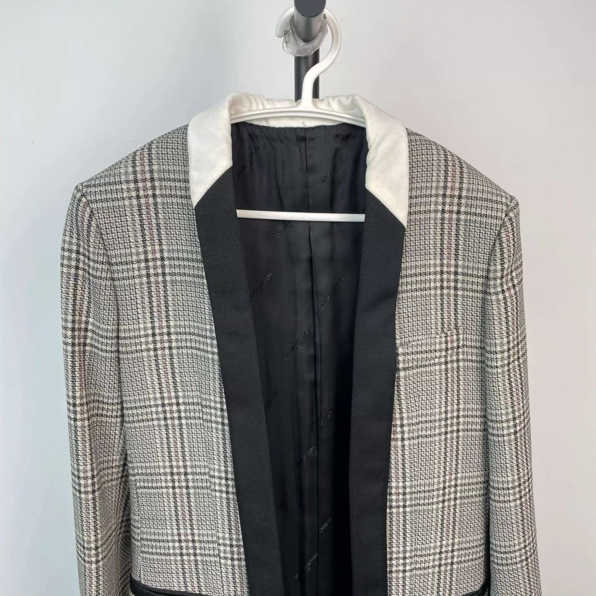 Louis Vuitton LV Houndstooth White Collar Overcoat 36 Size XS / US 0-2 / IT 36-38 - 7 Thumbnail