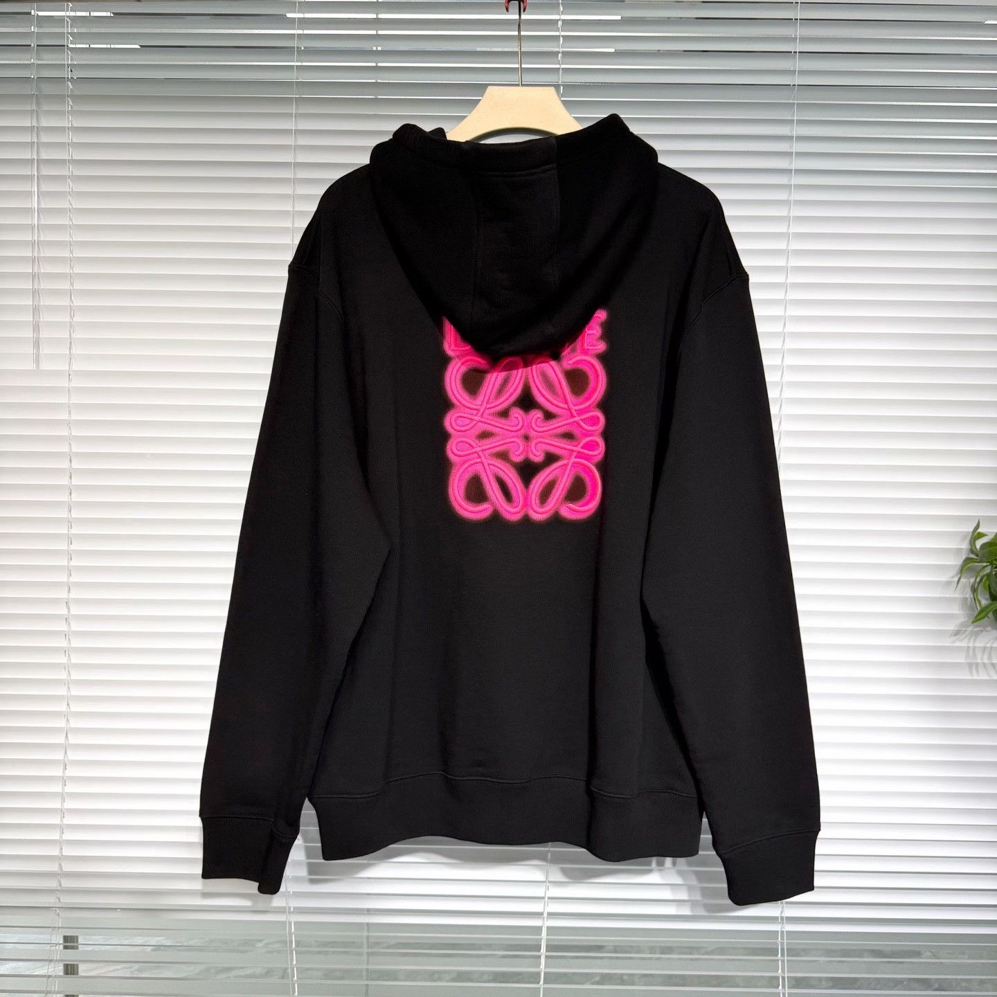 Loewe Loewe Neon Pink Logo Black Hoodie XL Size US XL / EU 56 / 4 - 1 Thumbnail