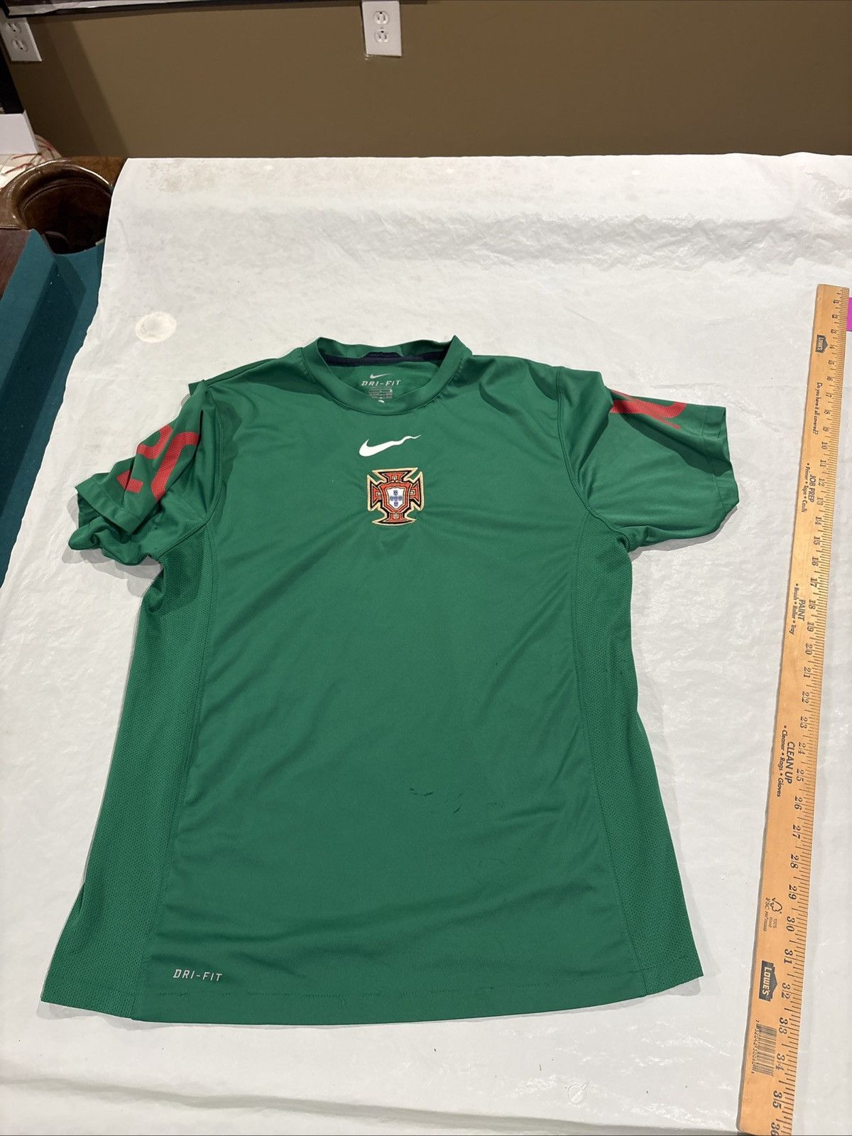 Nike 2010 Nike Portugal Large Soccer Jersey Size US L / EU 52-54 / 3 - 1 Thumbnail