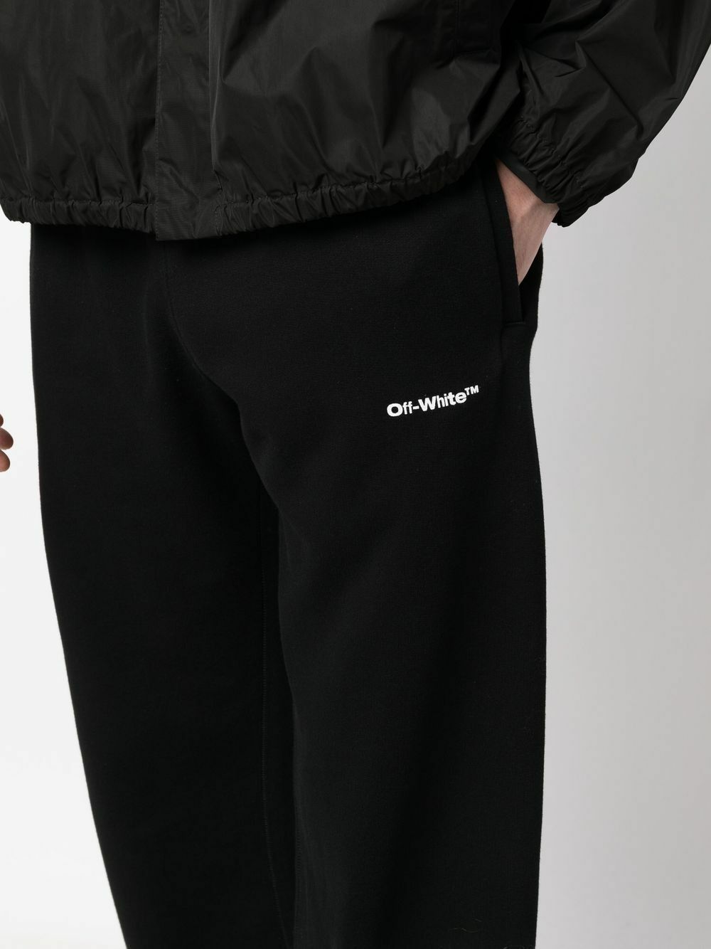 Off-White o1gr1nt1124 Wav Out Diag Short Sweatpant in Black Size US 26 / EU 42 - 2 Thumbnail