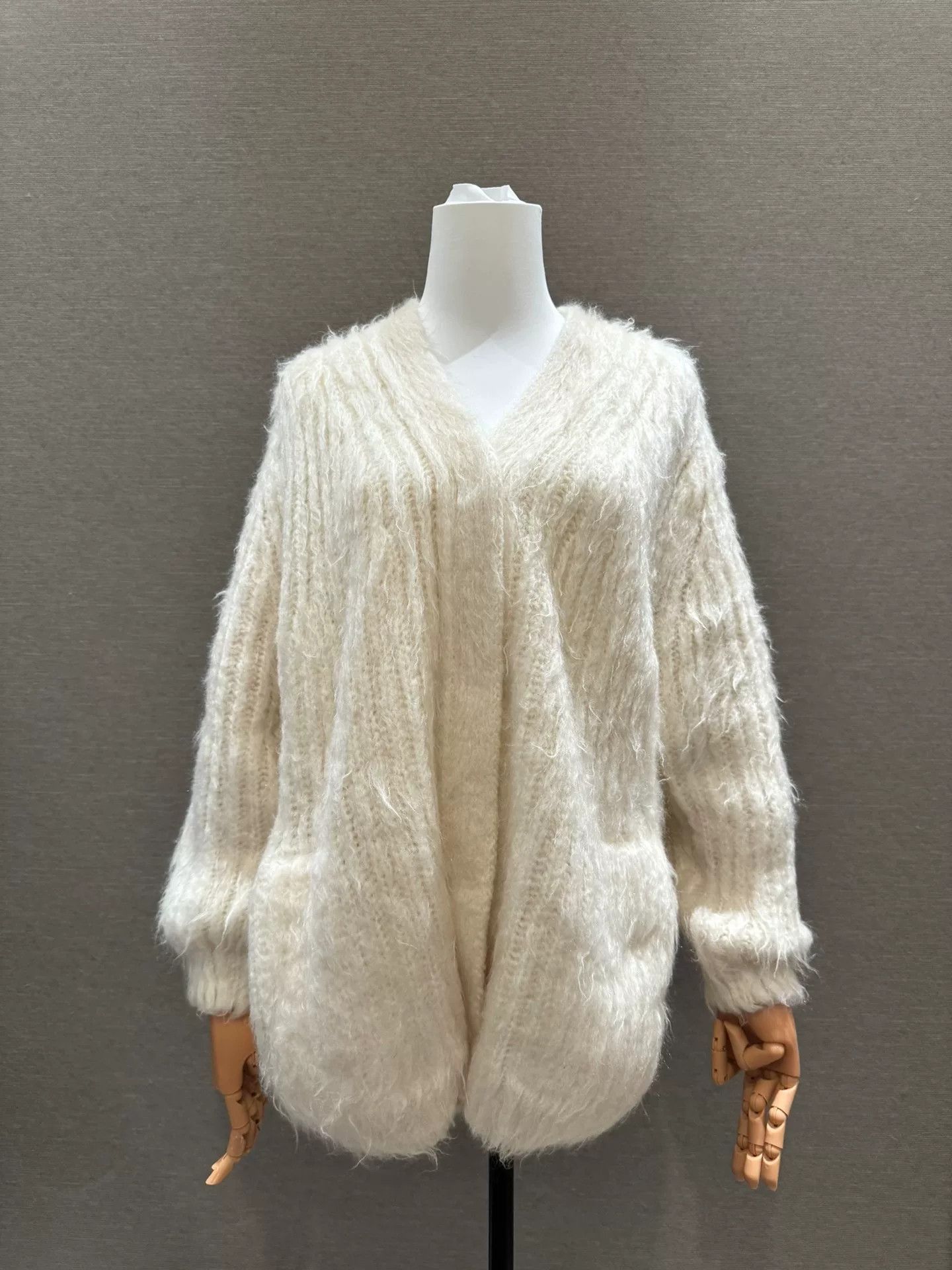 Fendi fendi cream knit cardigan with sleeves Size US M / EU 48-50 / 2 - 1 Thumbnail