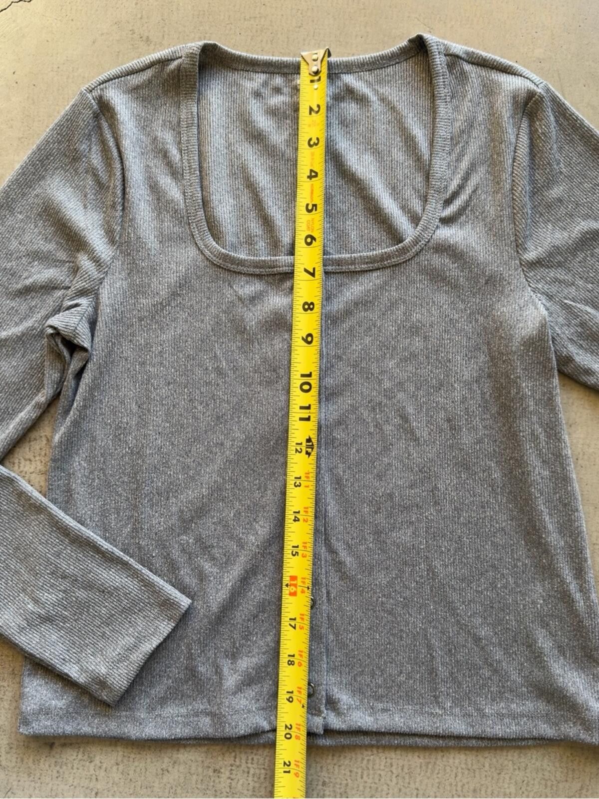 Express Express / Ribbed Snap Front Long Sleeve Crop Top / Gray Size S / US 4 / IT 40 - 4 Thumbnail