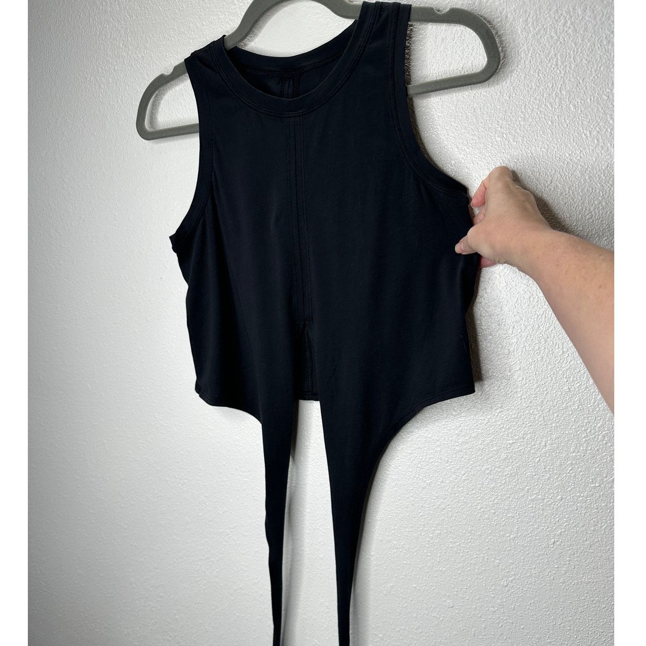 Lululemon Lululemon Black High Neck Front Tie Tank Top Shirt 4 Size S / US 4 / IT 40 - 2 Thumbnail