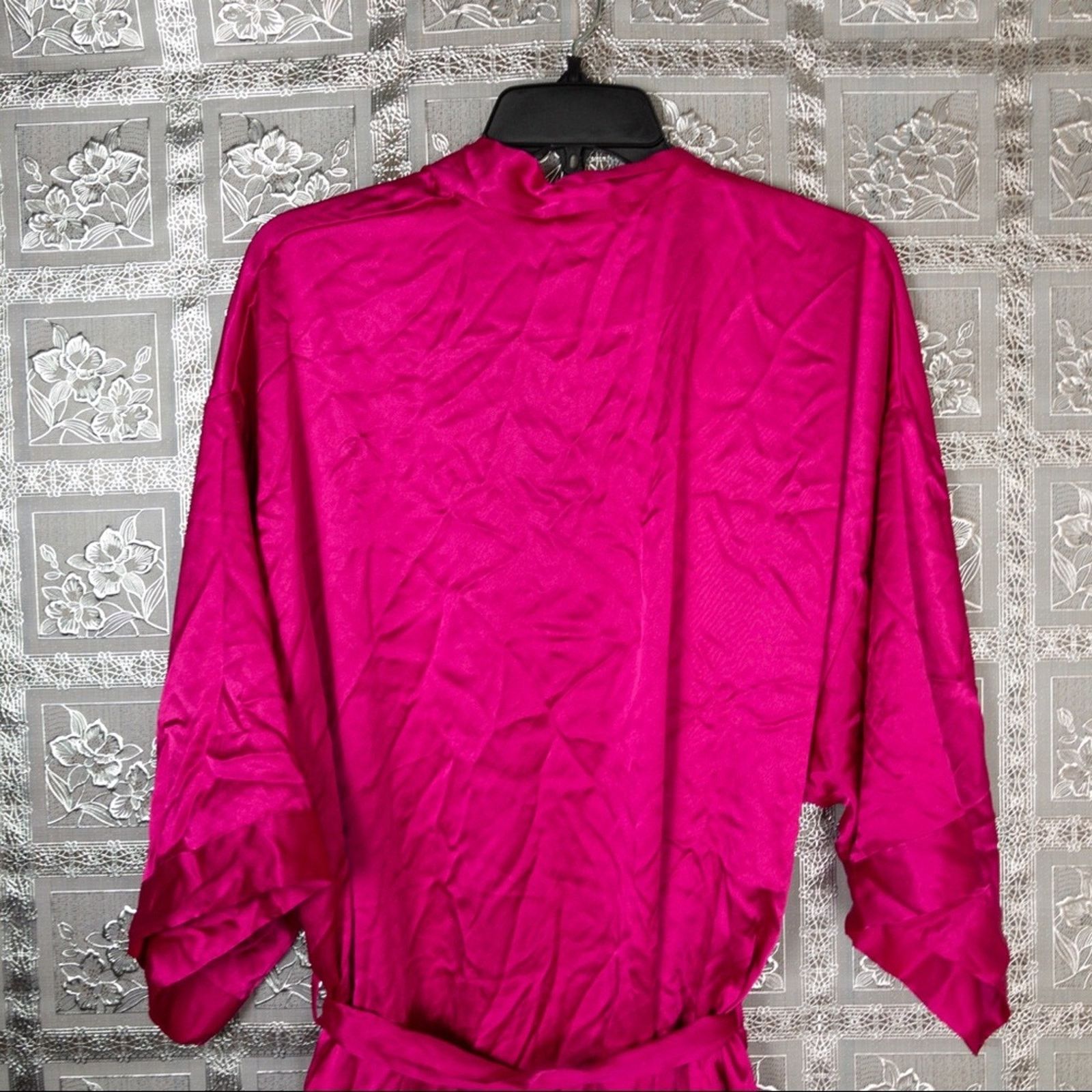 Victoria's Secret NWT Victoria's Secret Supermodel Backstage Wrap Size ONE SIZE - 5 Thumbnail