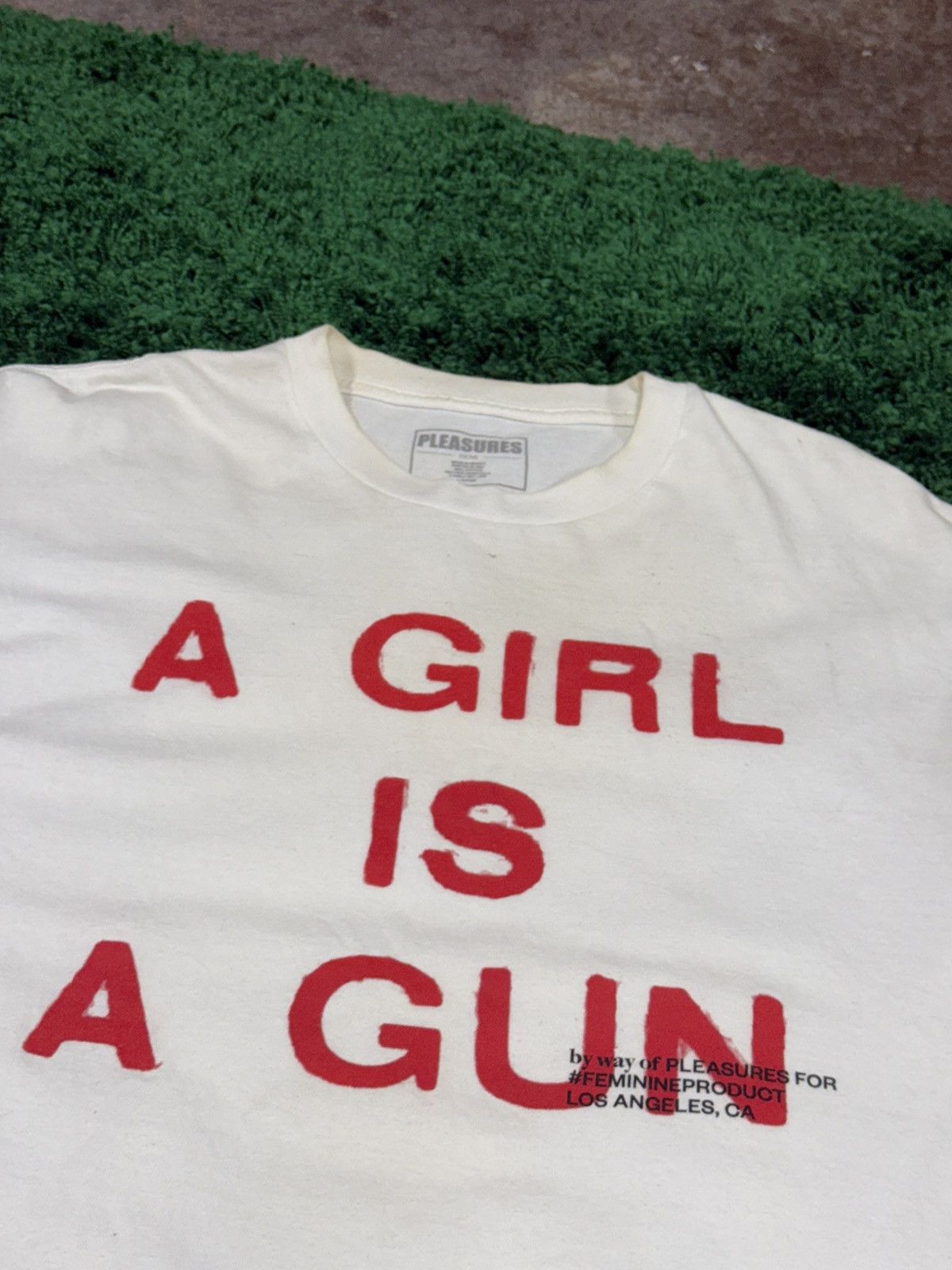 Pleasures Pleasures Now A Girl Is A Gun Tee Shirt White Large Size US L / EU 52-54 / 3 - 3 Thumbnail